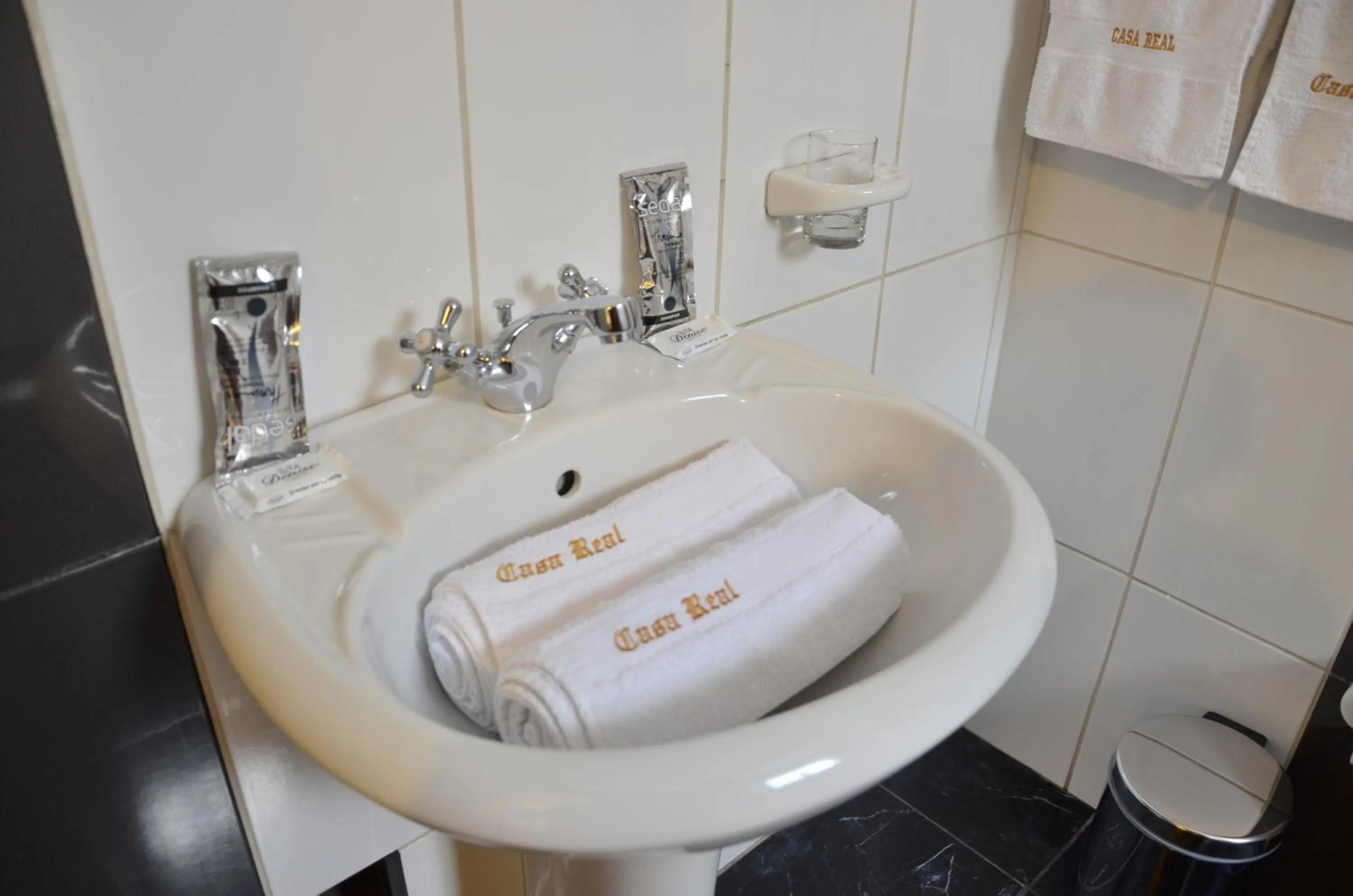 Shower in Casa Real Hoteles