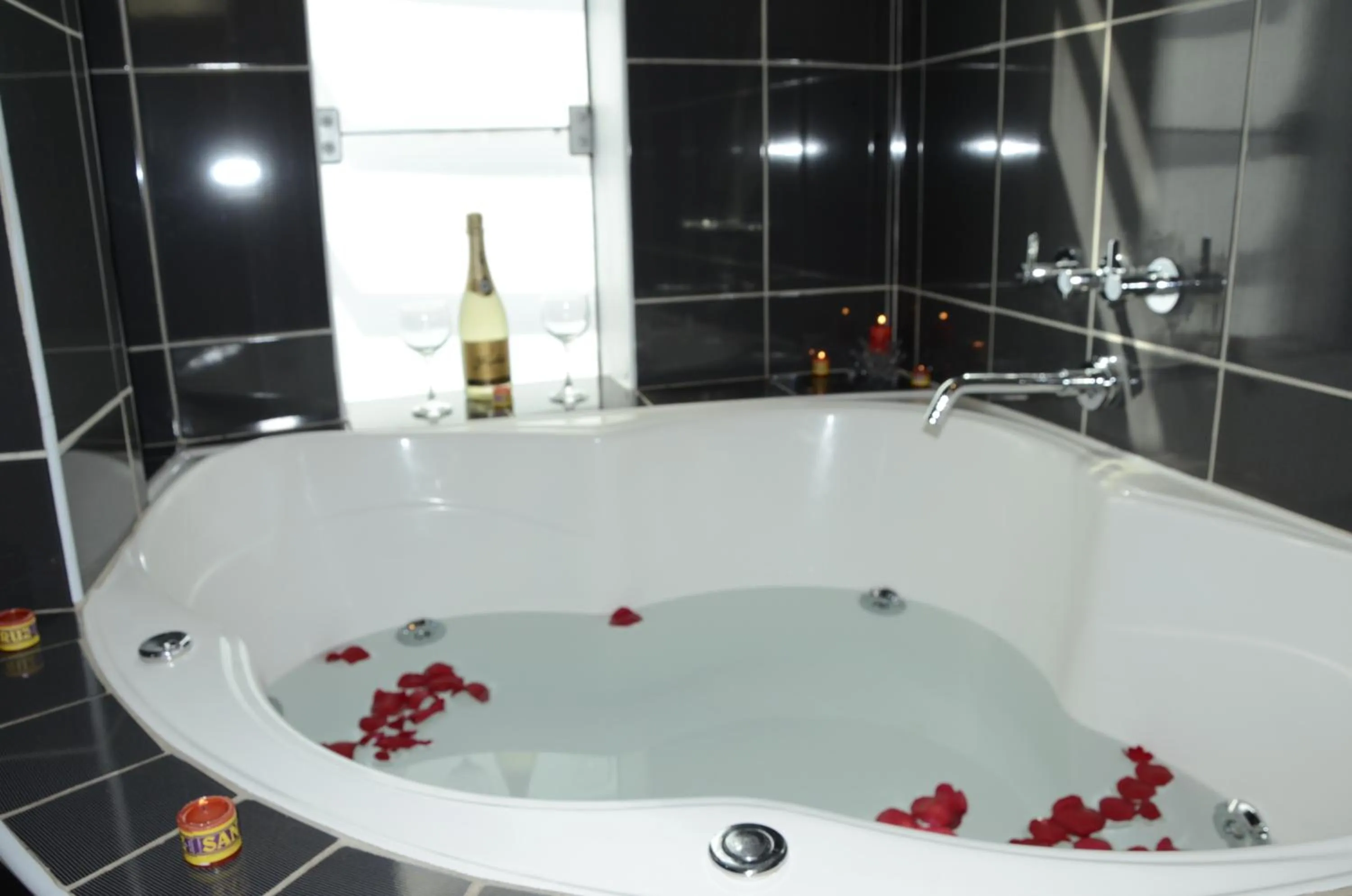 Hot Tub in Casa Real Hoteles