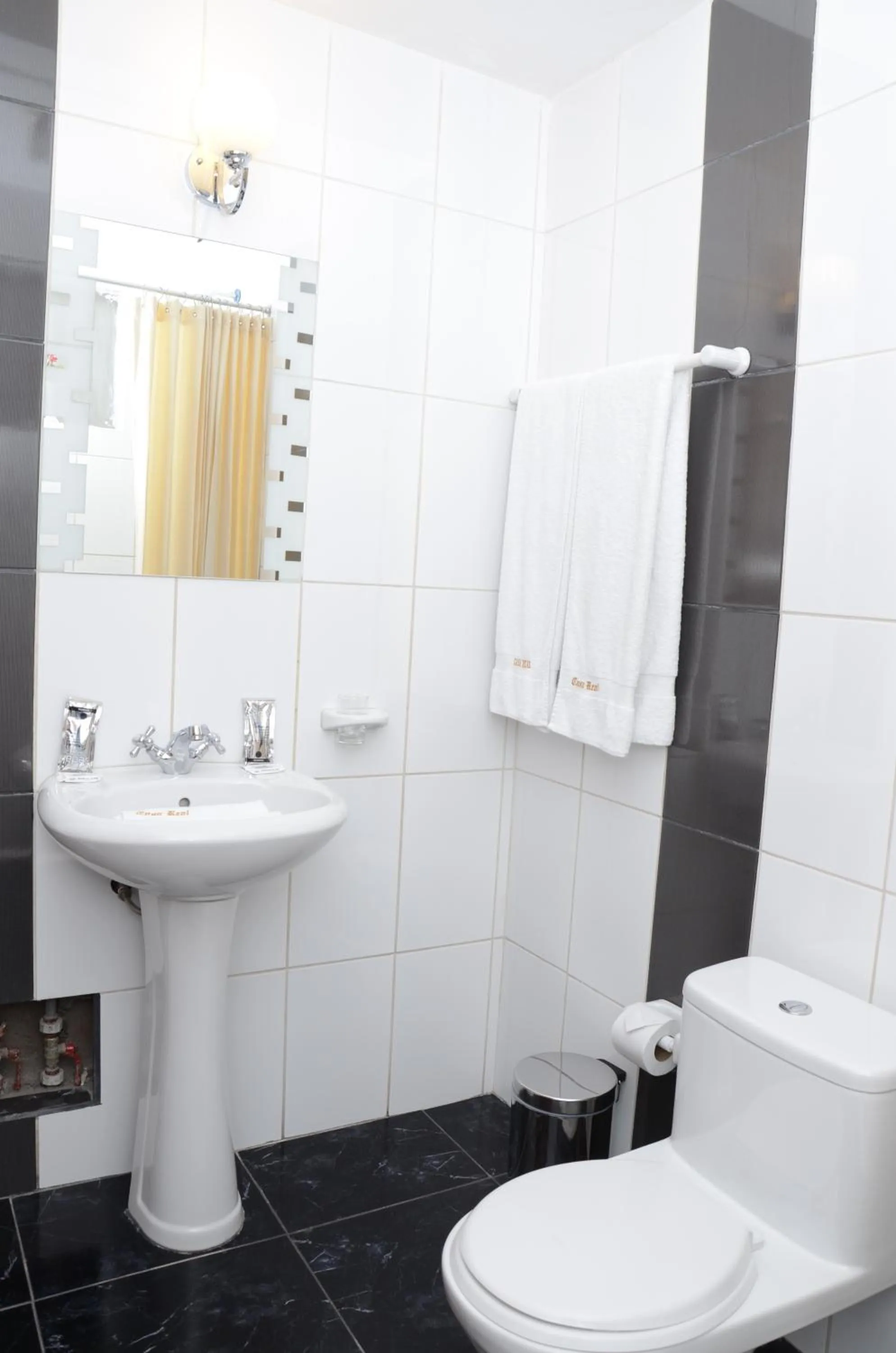 Toilet in Casa Real Hoteles