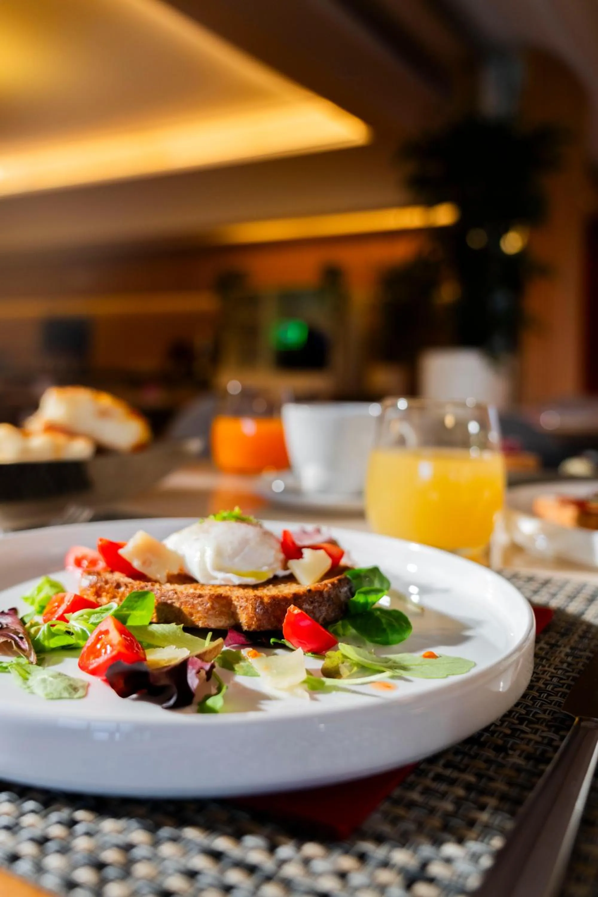 Restaurant/places to eat in UNAHOTELS Varese