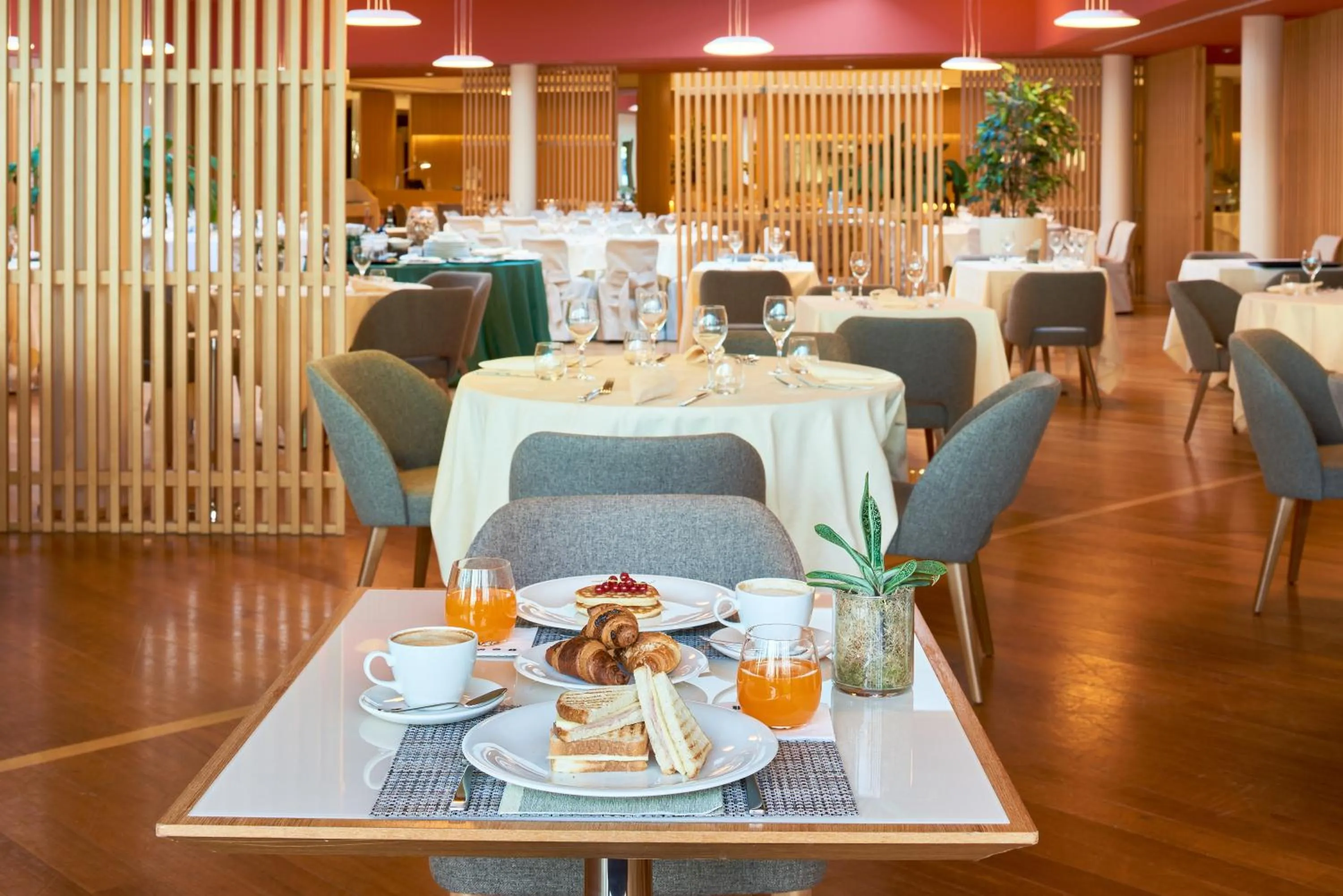Restaurant/places to eat in UNAHOTELS Varese