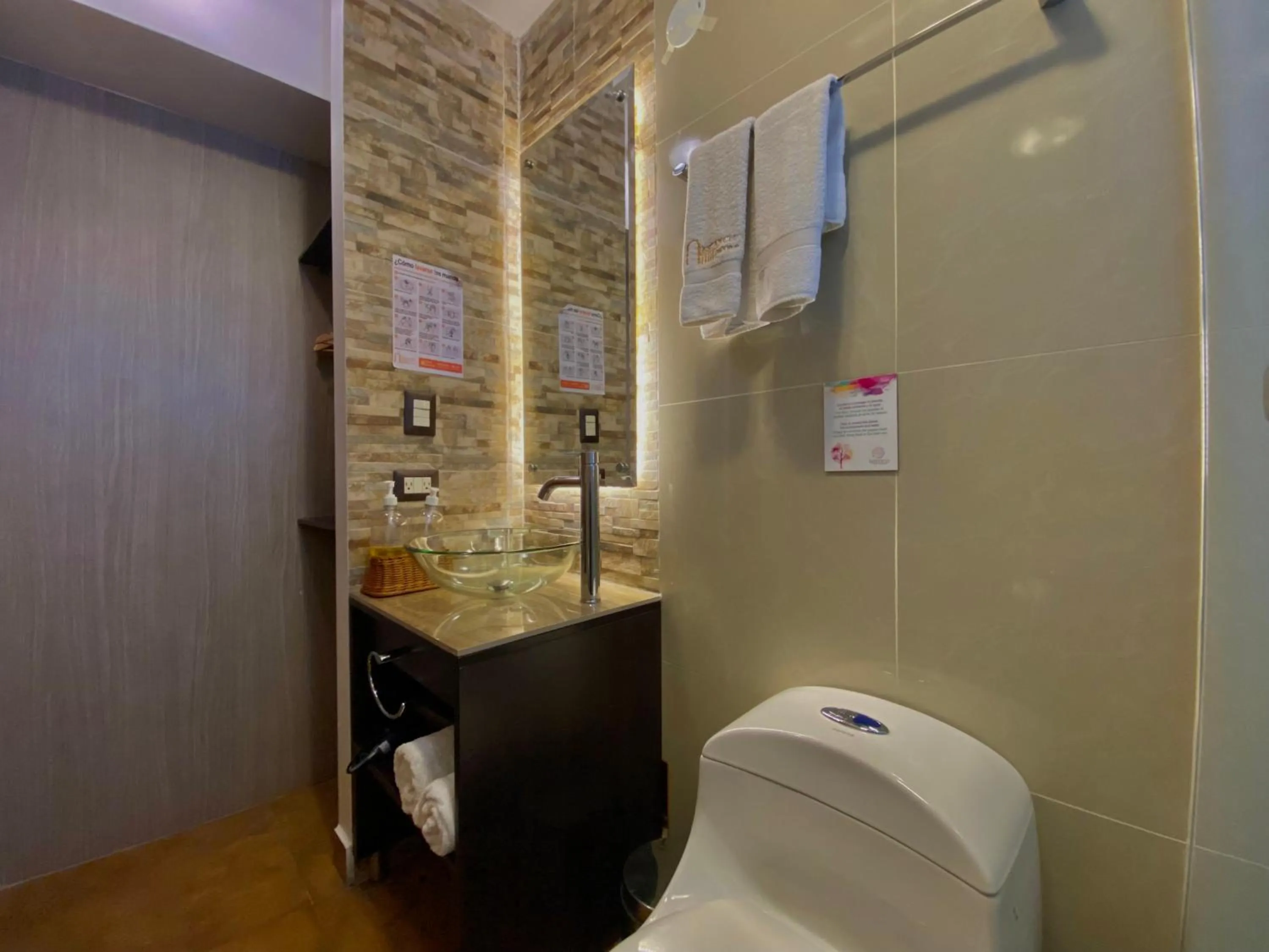 Shower in Mistico San Blas Boutique