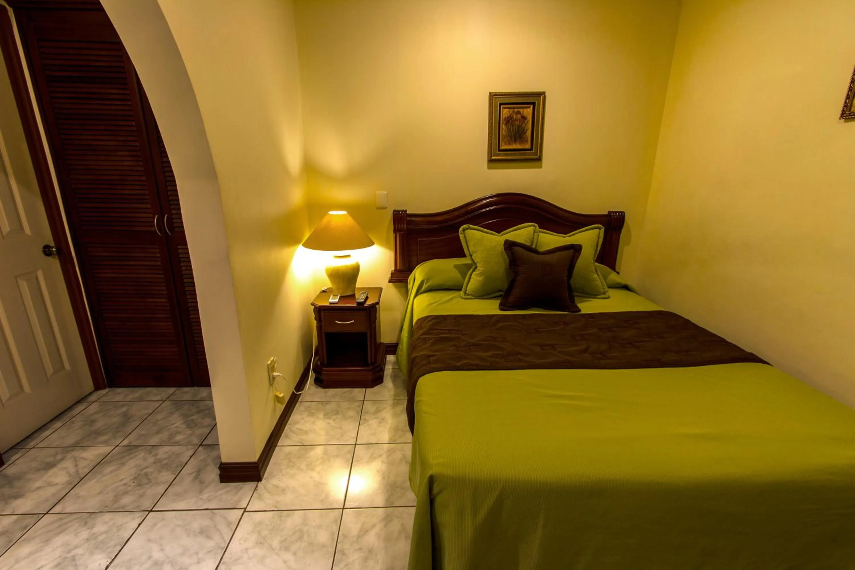 Bed in Hotel Iguana Verde