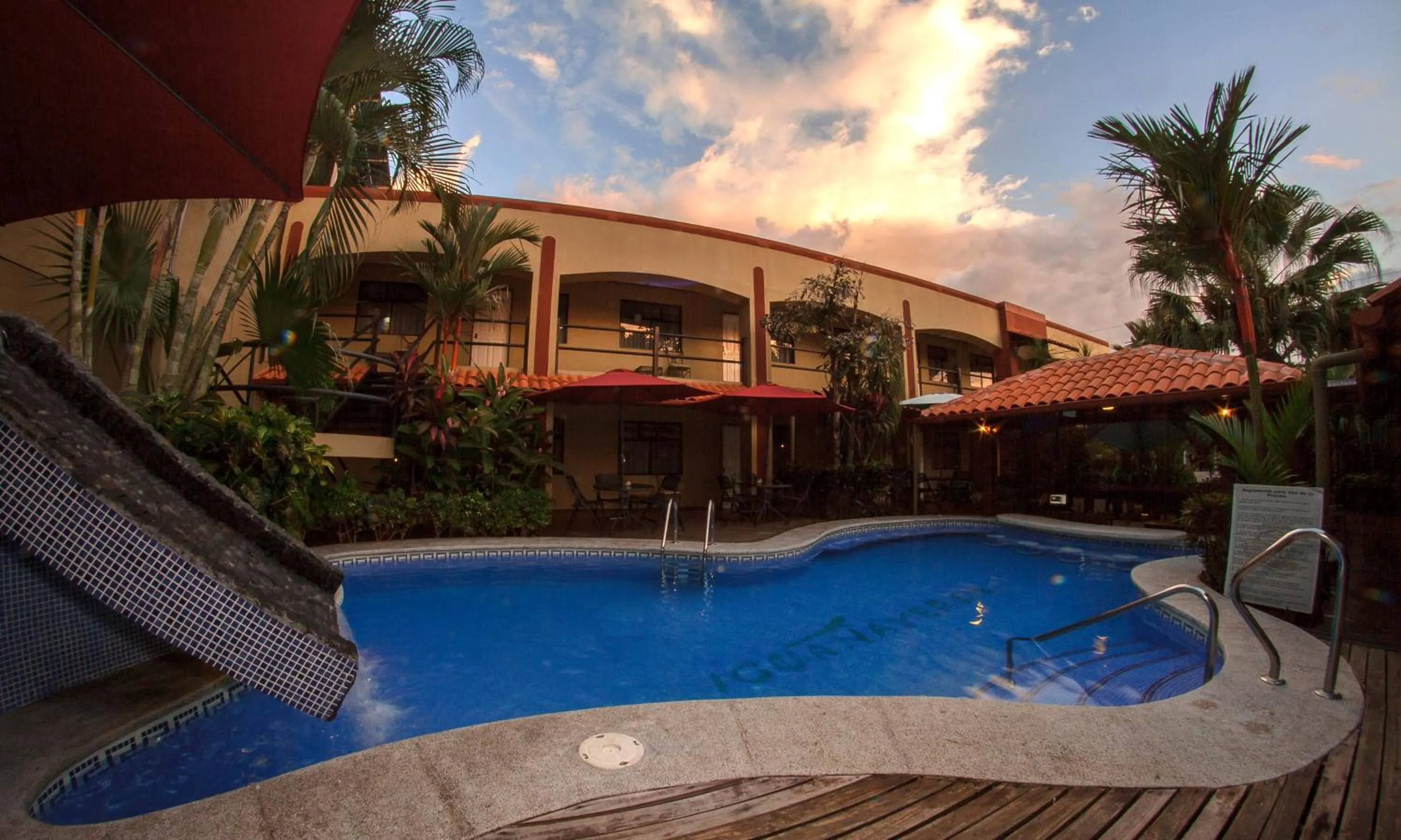 Swimming pool in Hotel Iguana Verde