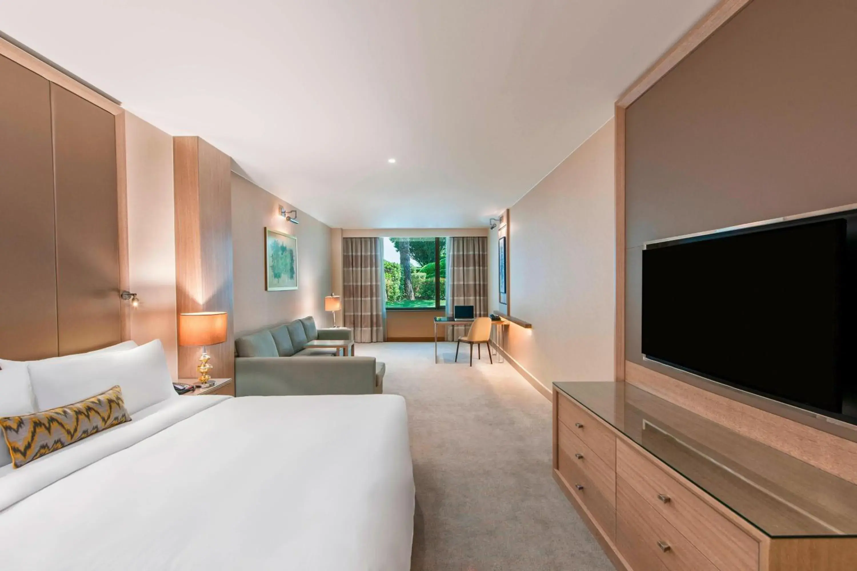 Garden Deluxe King Room in Renaissance Polat Istanbul Hotel Garden Deluxe King Room in Renaissance Polat Istanbul Hotel