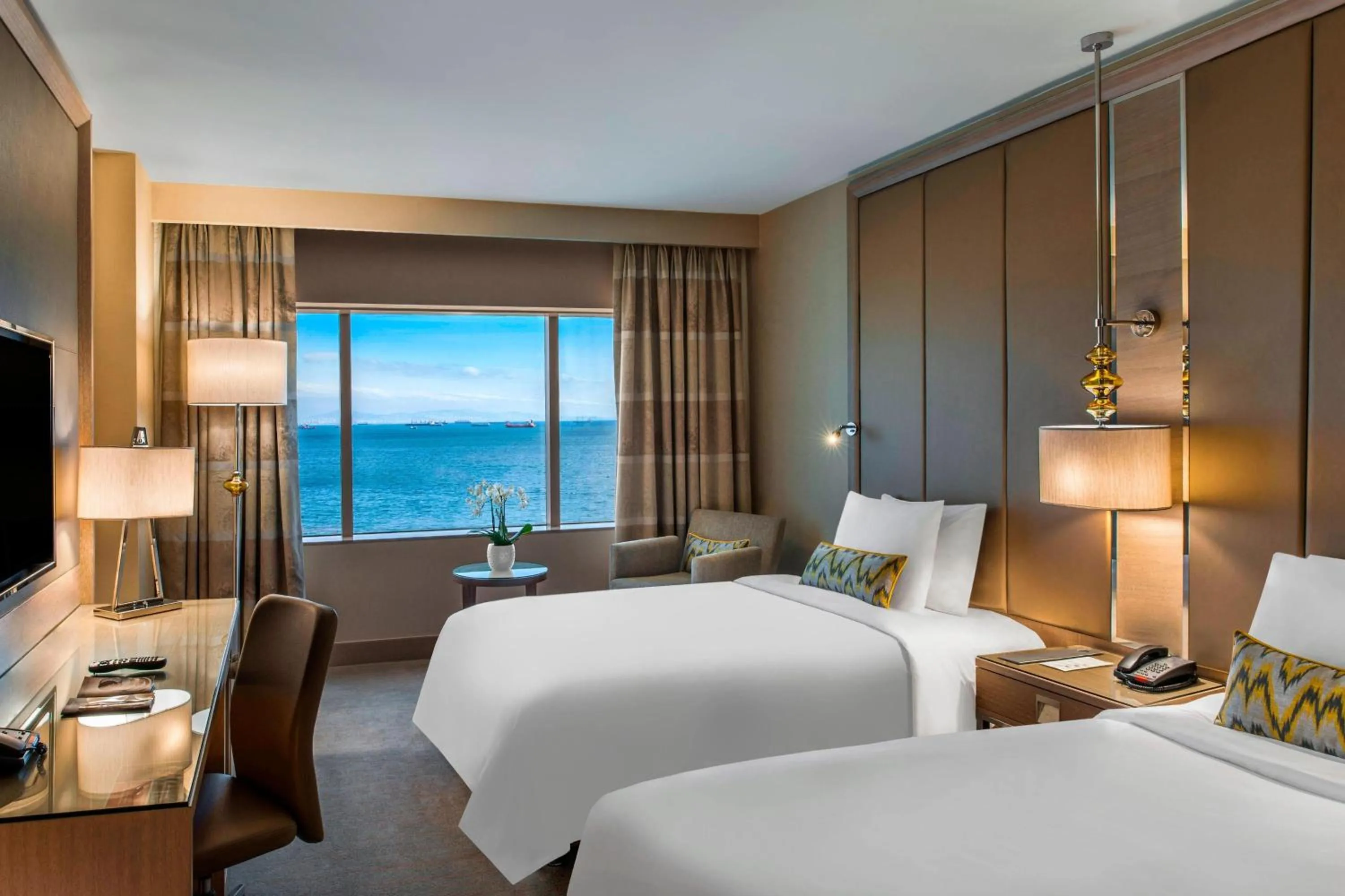 Photo of the whole room, Bed in Renaissance Polat Istanbul Hotel