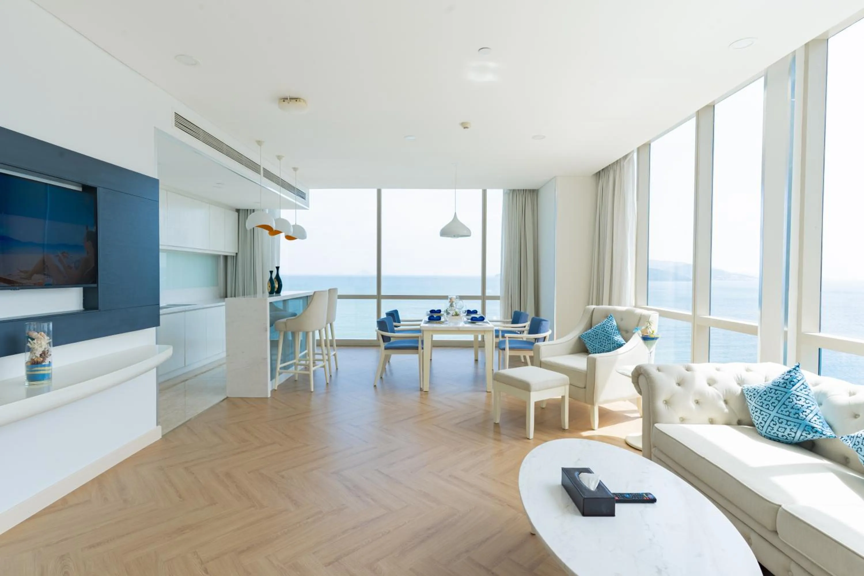 Living room in Diamond Bay Hotel