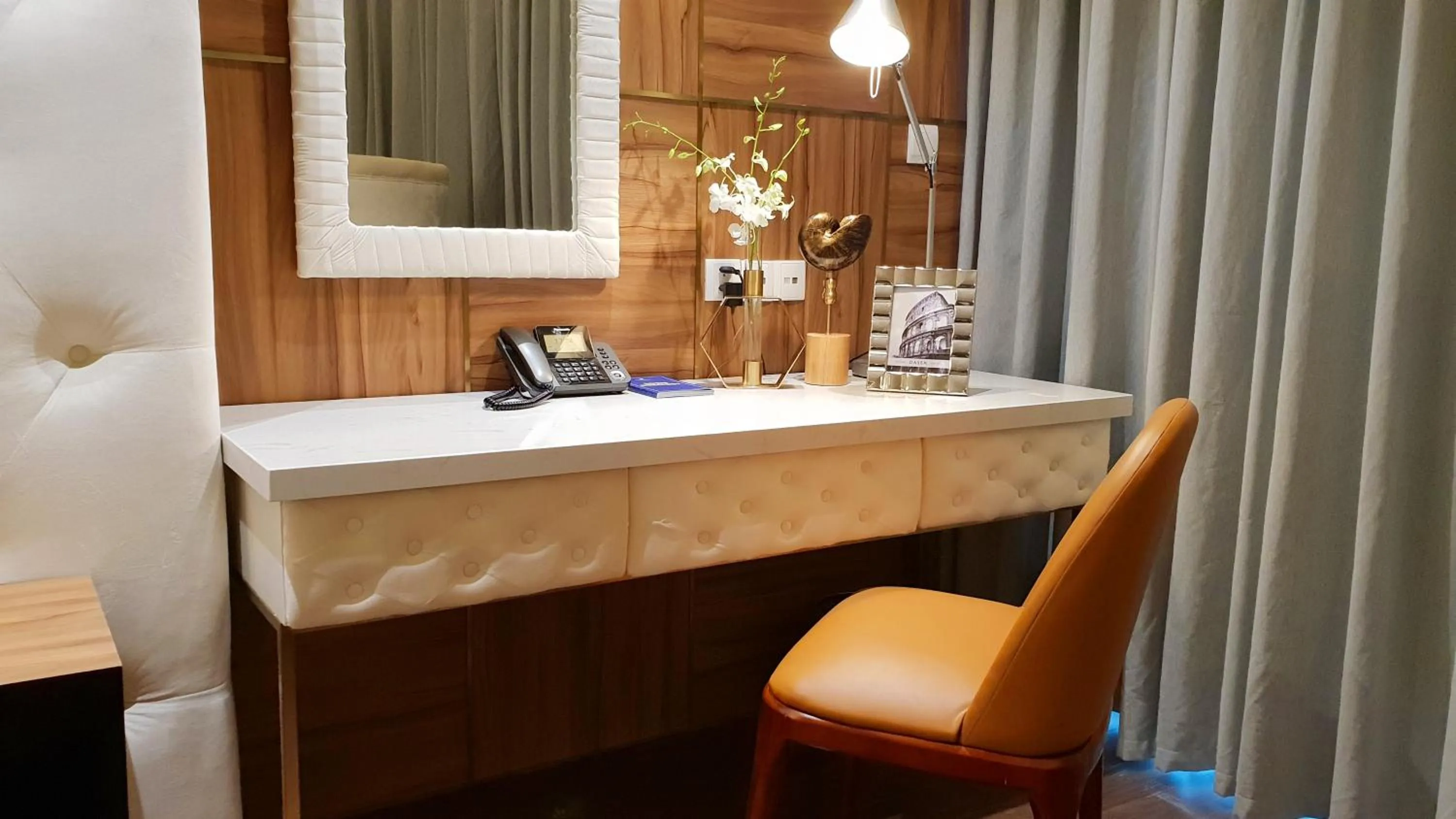 Bedroom in Diamond Bay Hotel