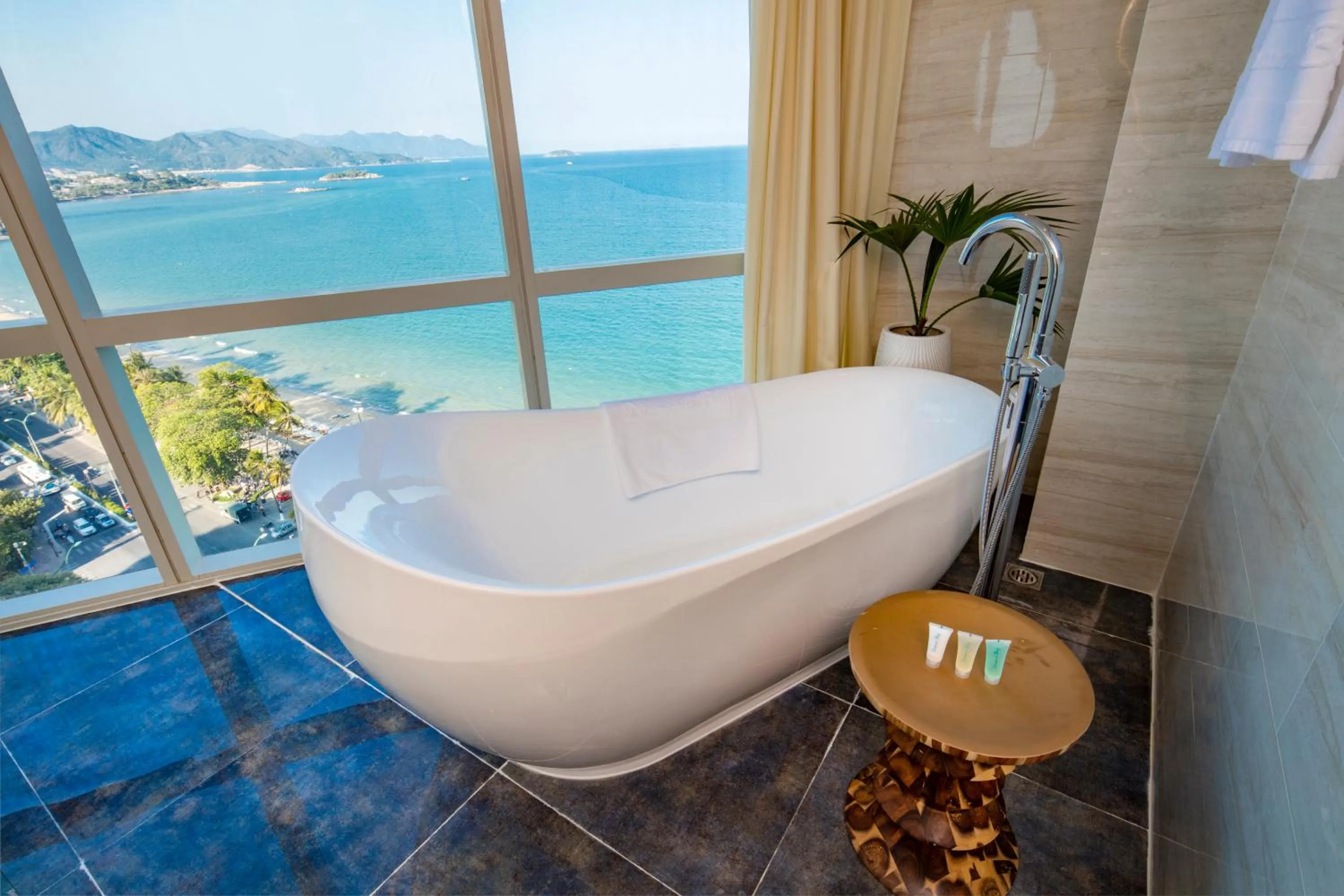 Bath in Diamond Bay Hotel