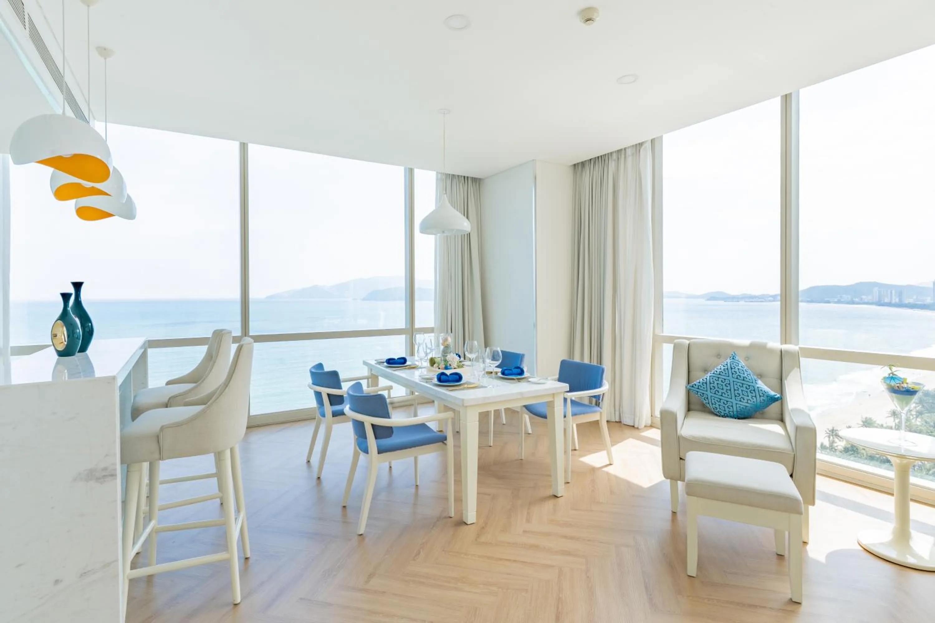 Living room in Diamond Bay Hotel