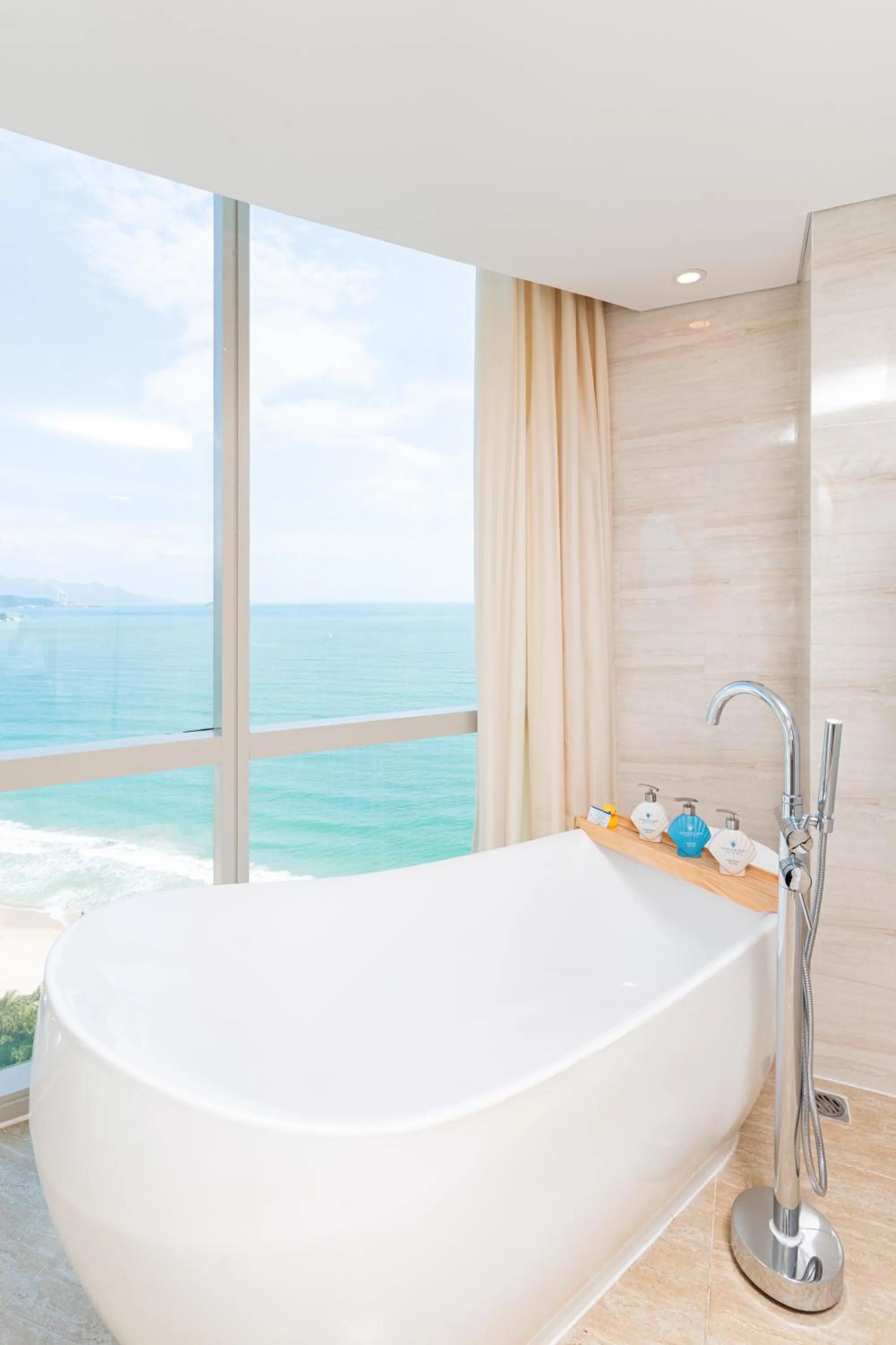 Bath in Diamond Bay Hotel