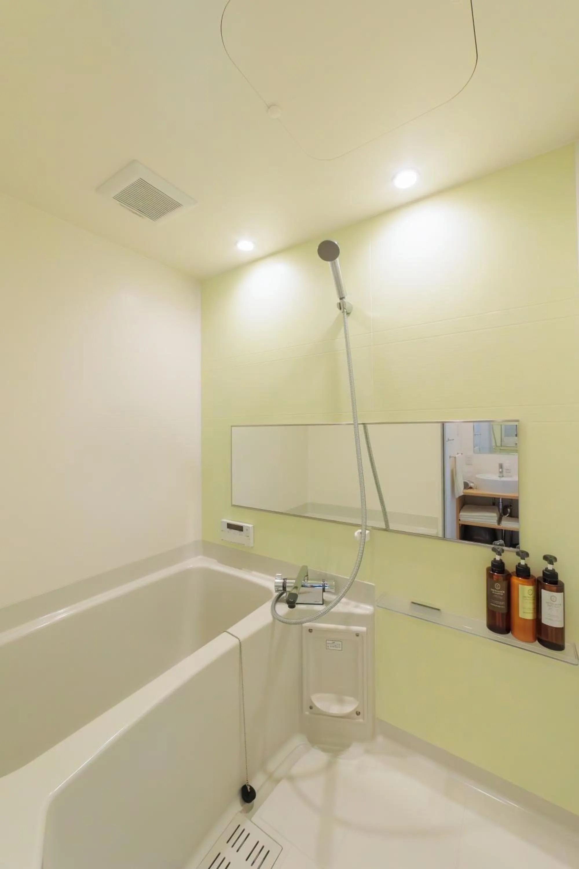 Shower in Tomareru Himitsukichi L-Base