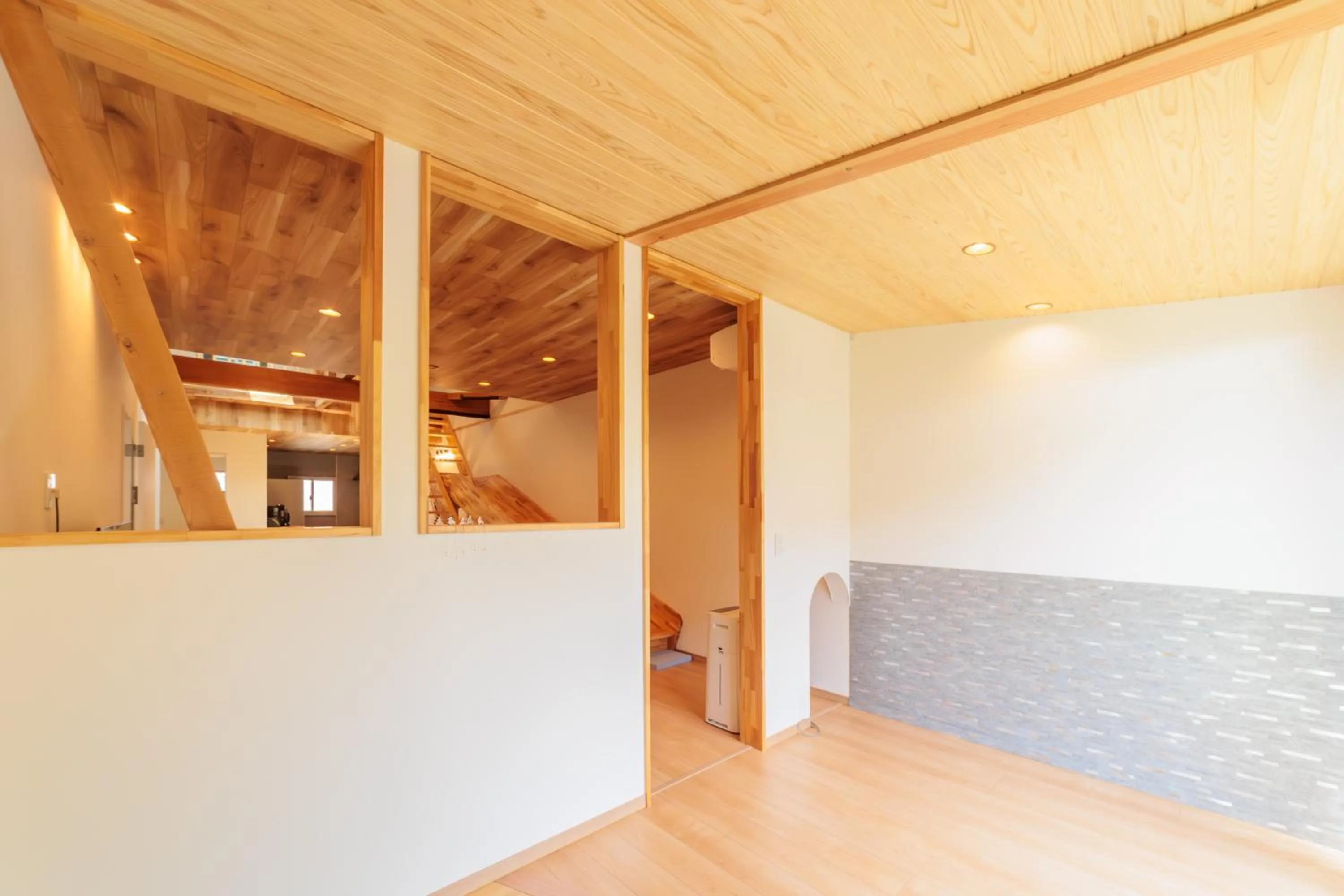 Photo of the whole room in Tomareru Himitsukichi L-Base