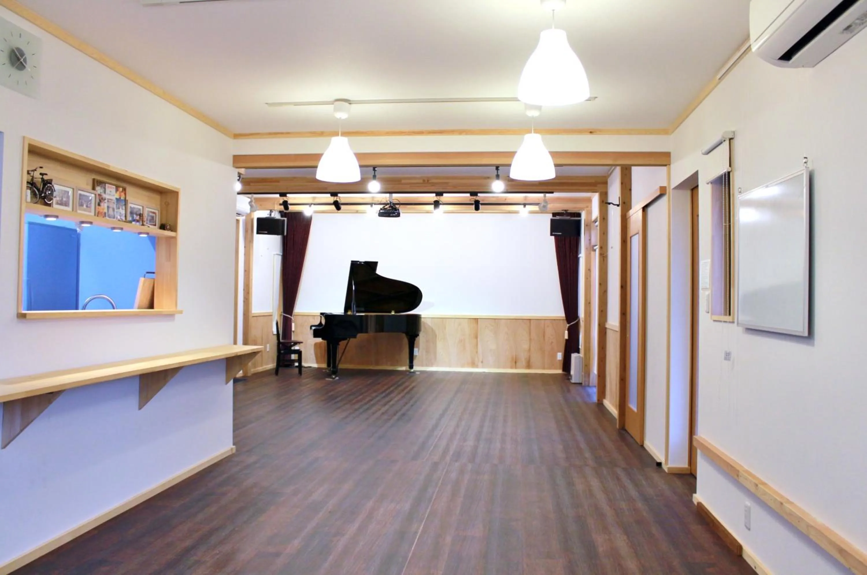 Business facilities in Tomareru Himitsukichi L-Base