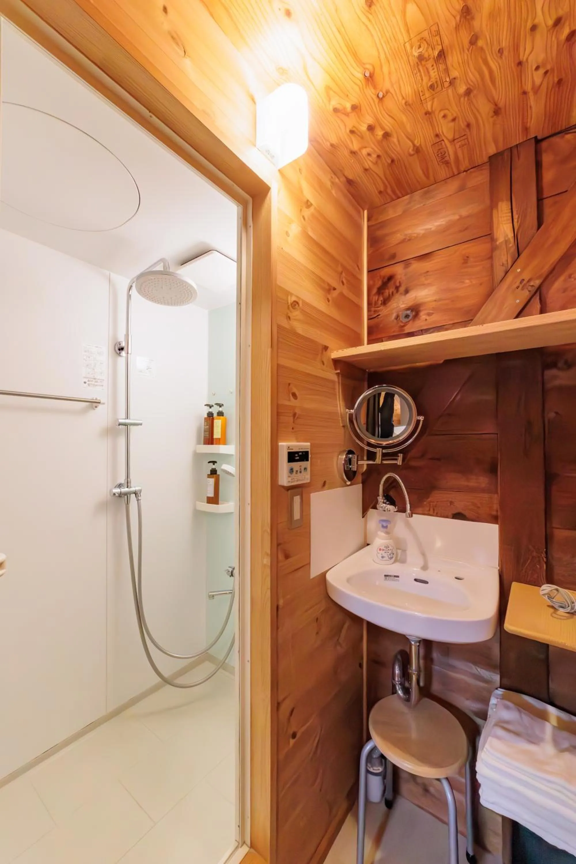 Shower in Tomareru Himitsukichi L-Base