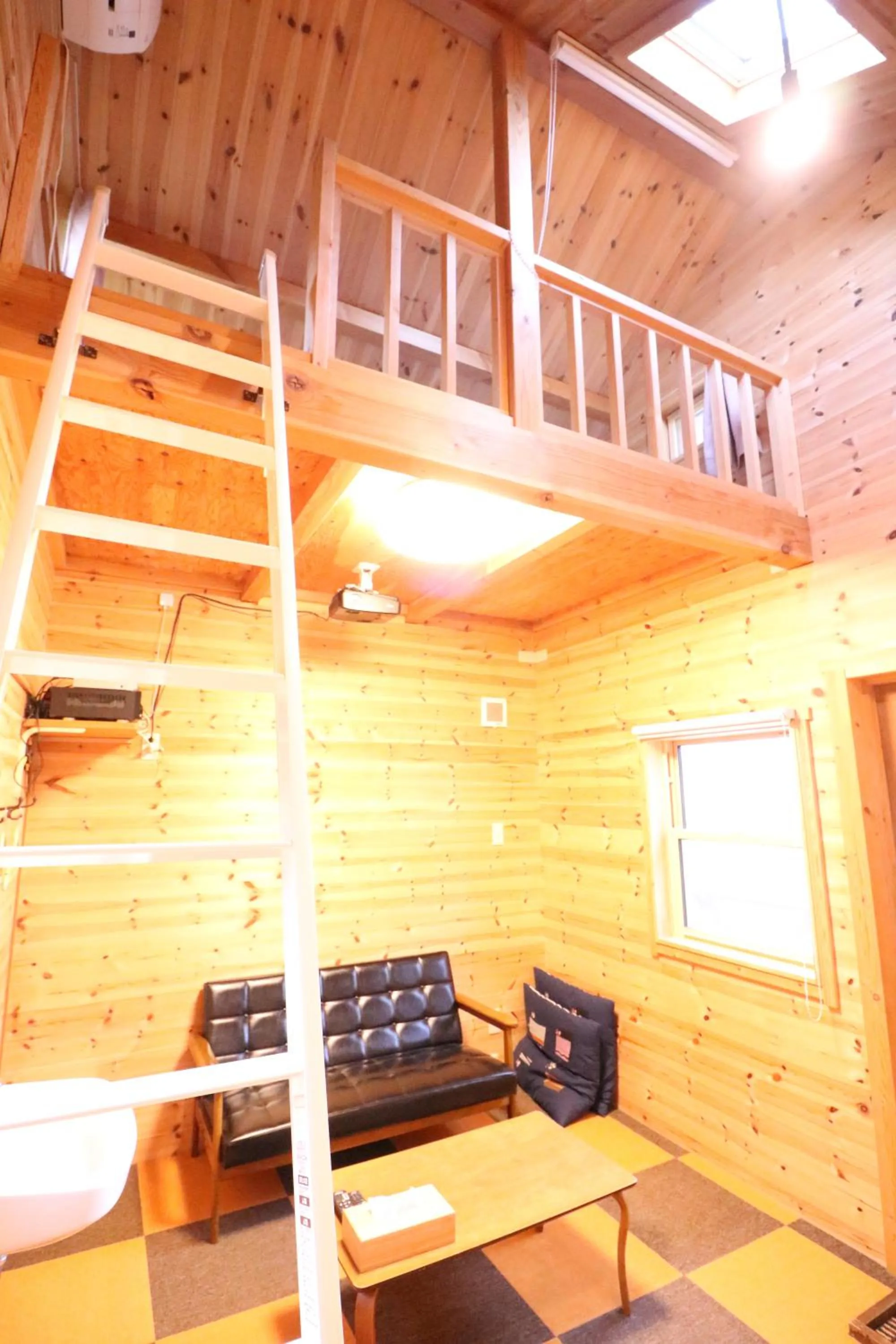 Photo of the whole room in Tomareru Himitsukichi L-Base