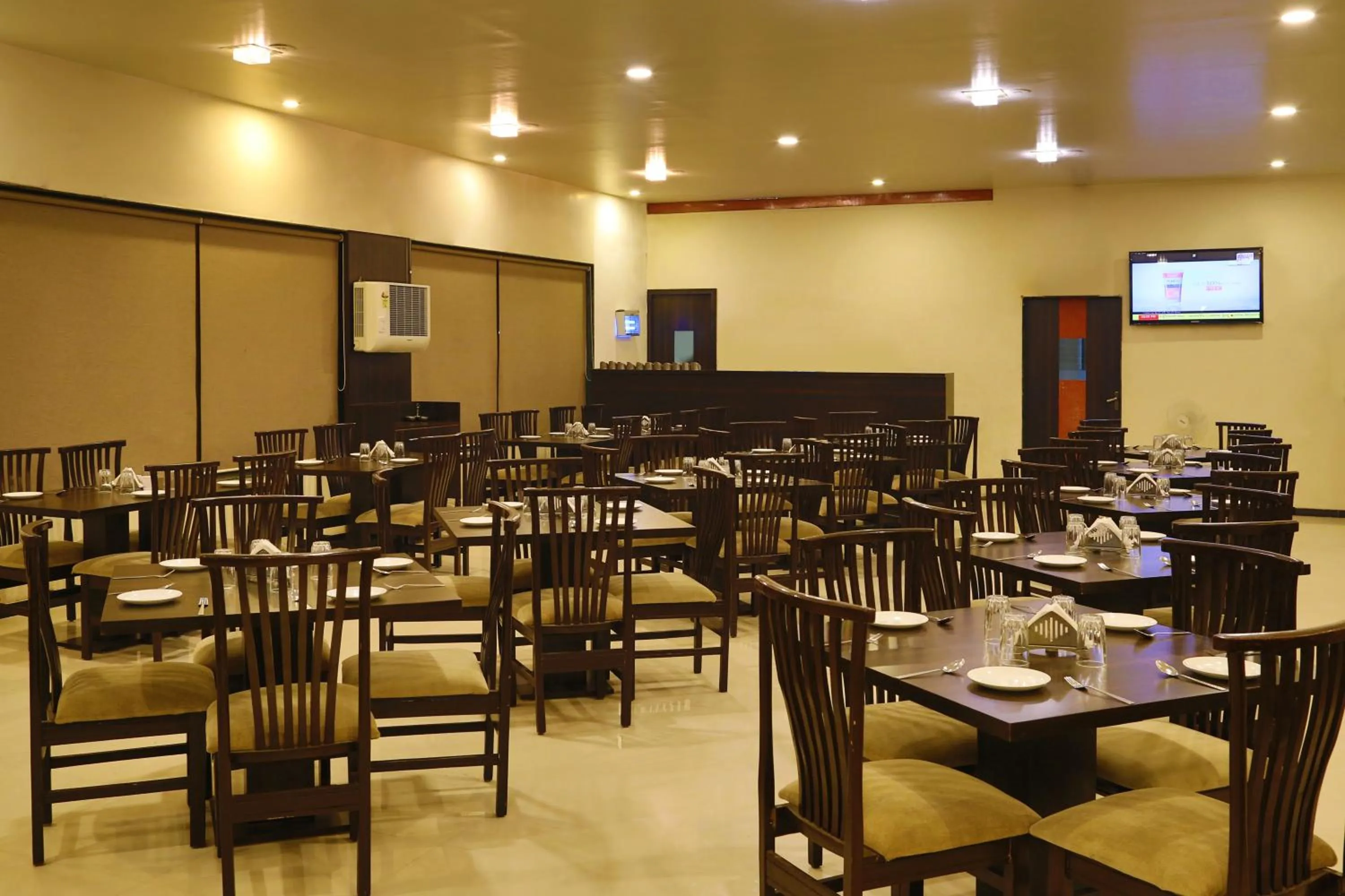 Restaurant/places to eat in Hotel The Leaf