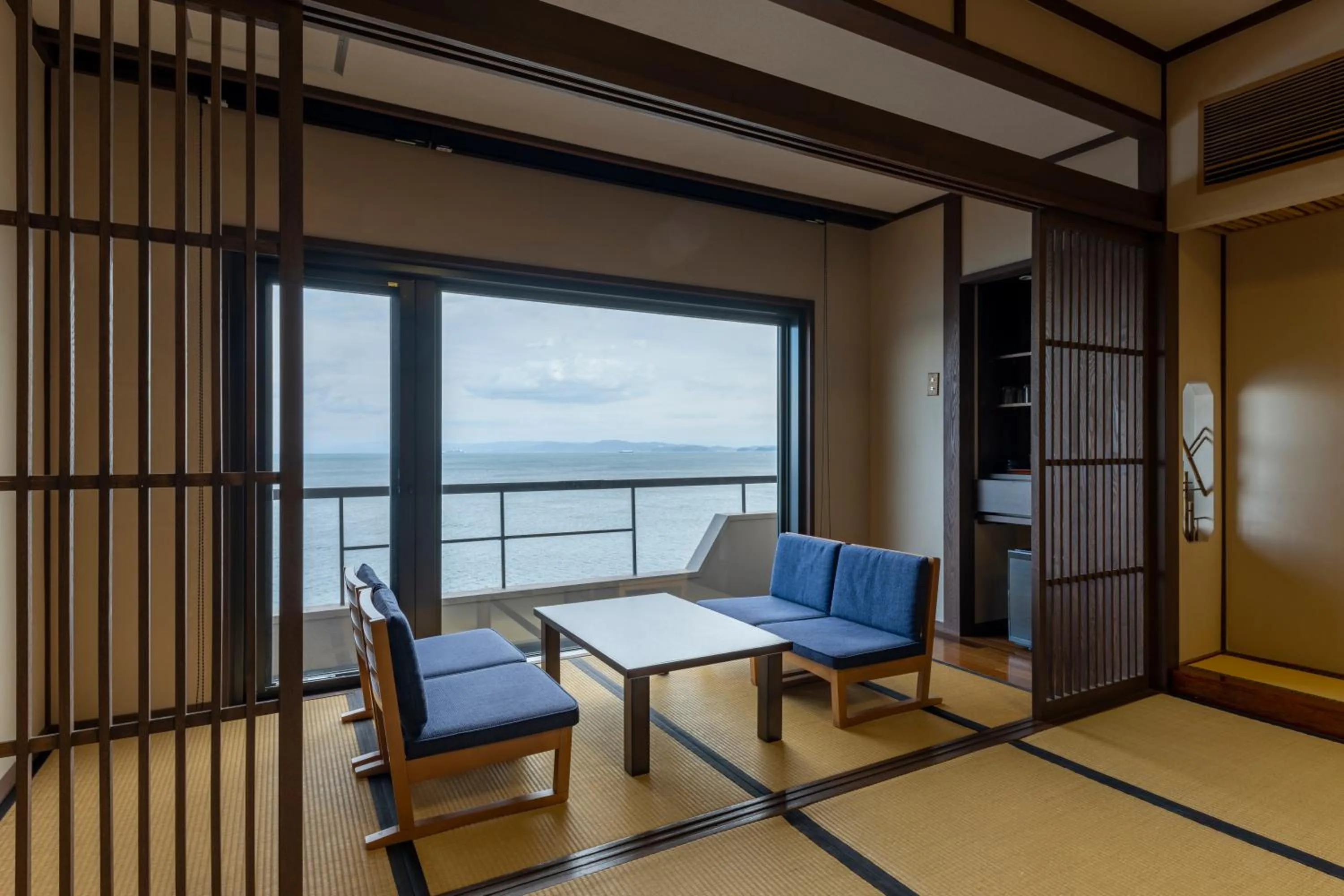 Photo of the whole room in Awakan