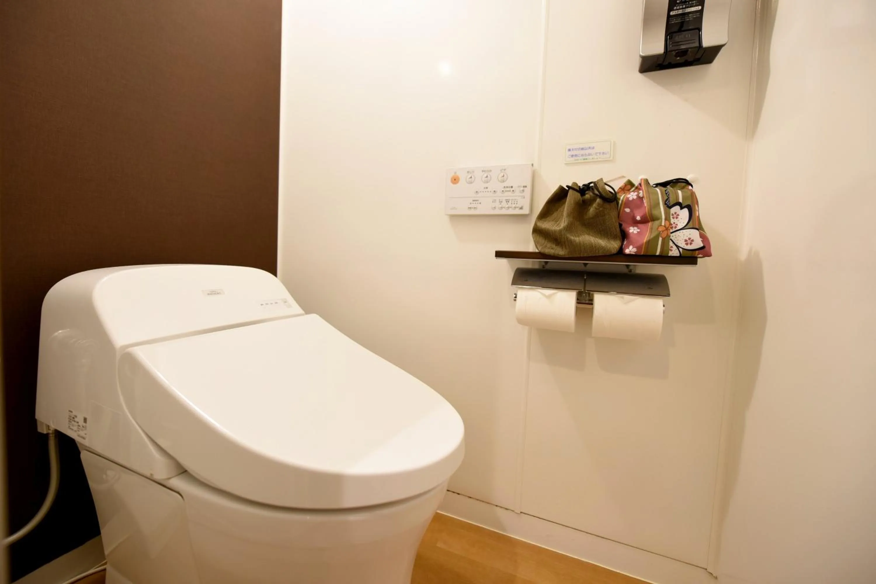 Photo of the whole room in Awakan