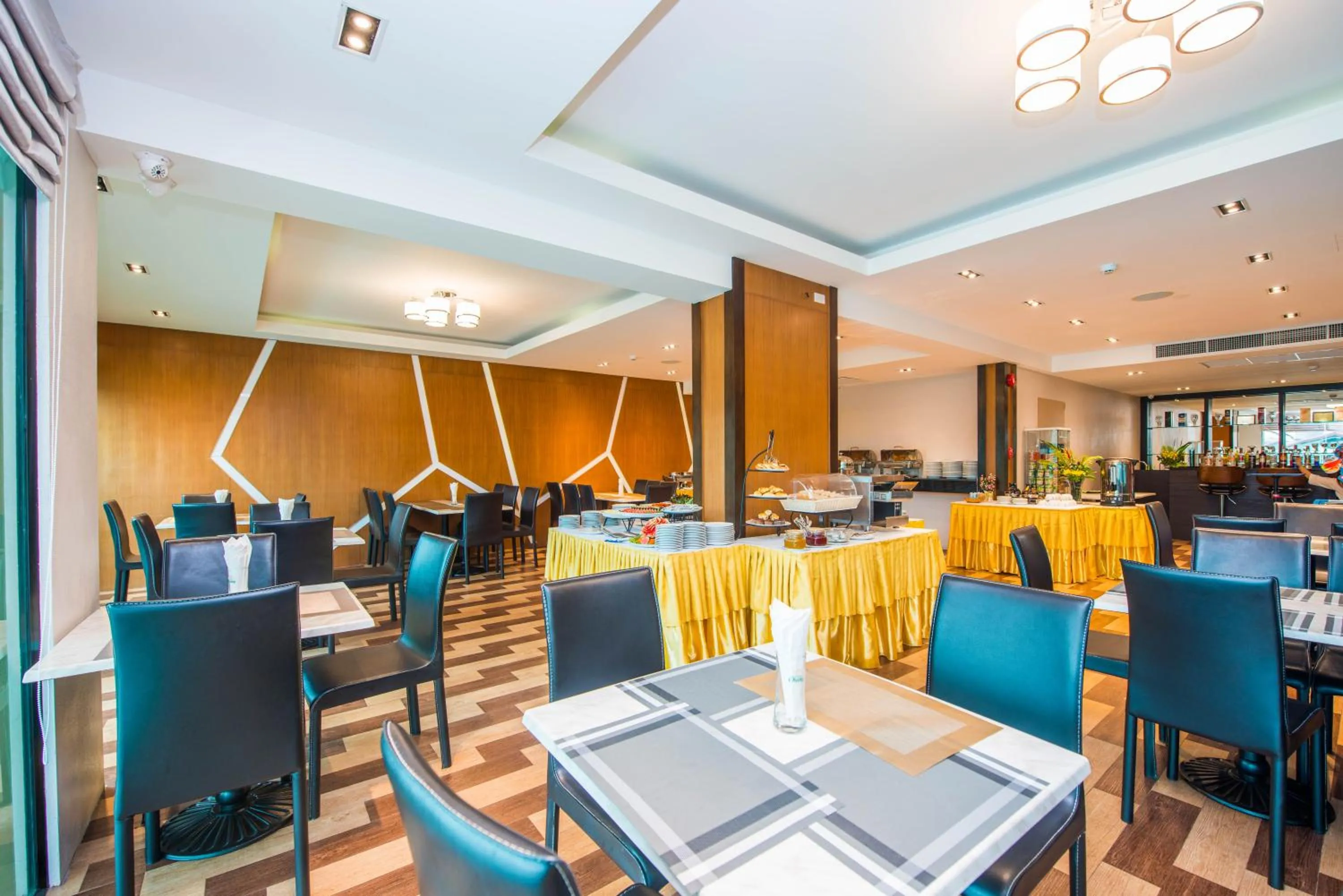 Restaurant/places to eat in Tetris Hotel