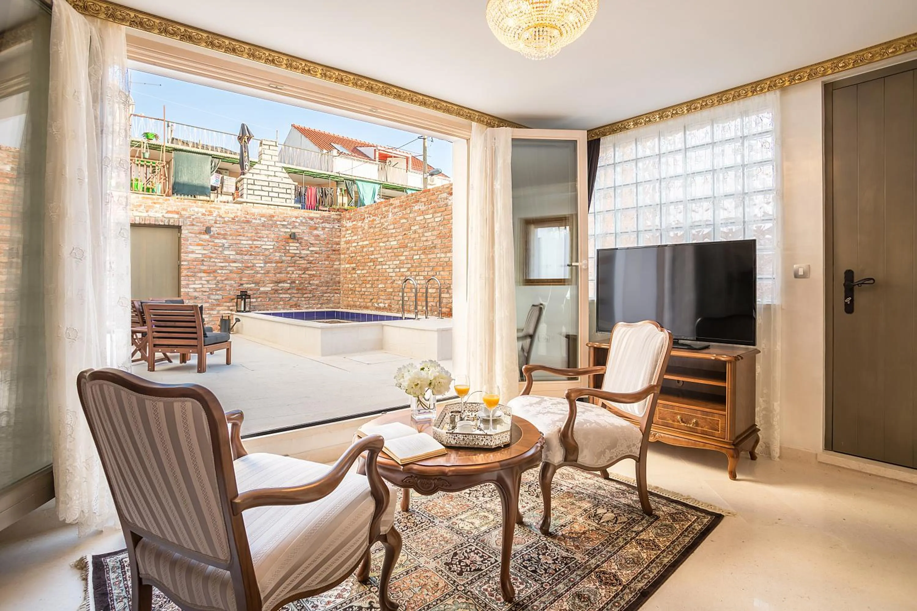 Swimming pool in Splendida Palace