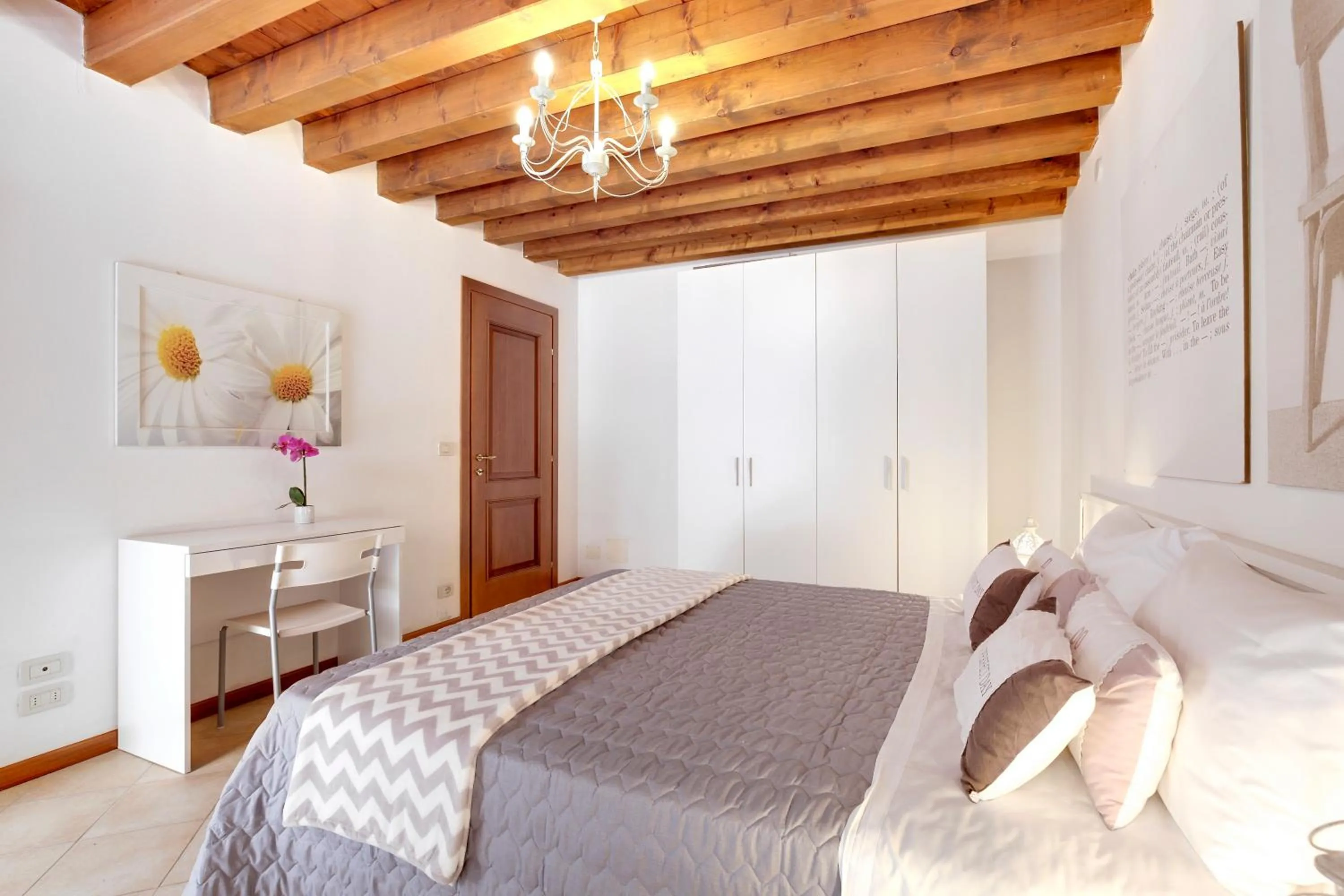 Bedroom, Bed in Cannaregio - Venice Style Apartments