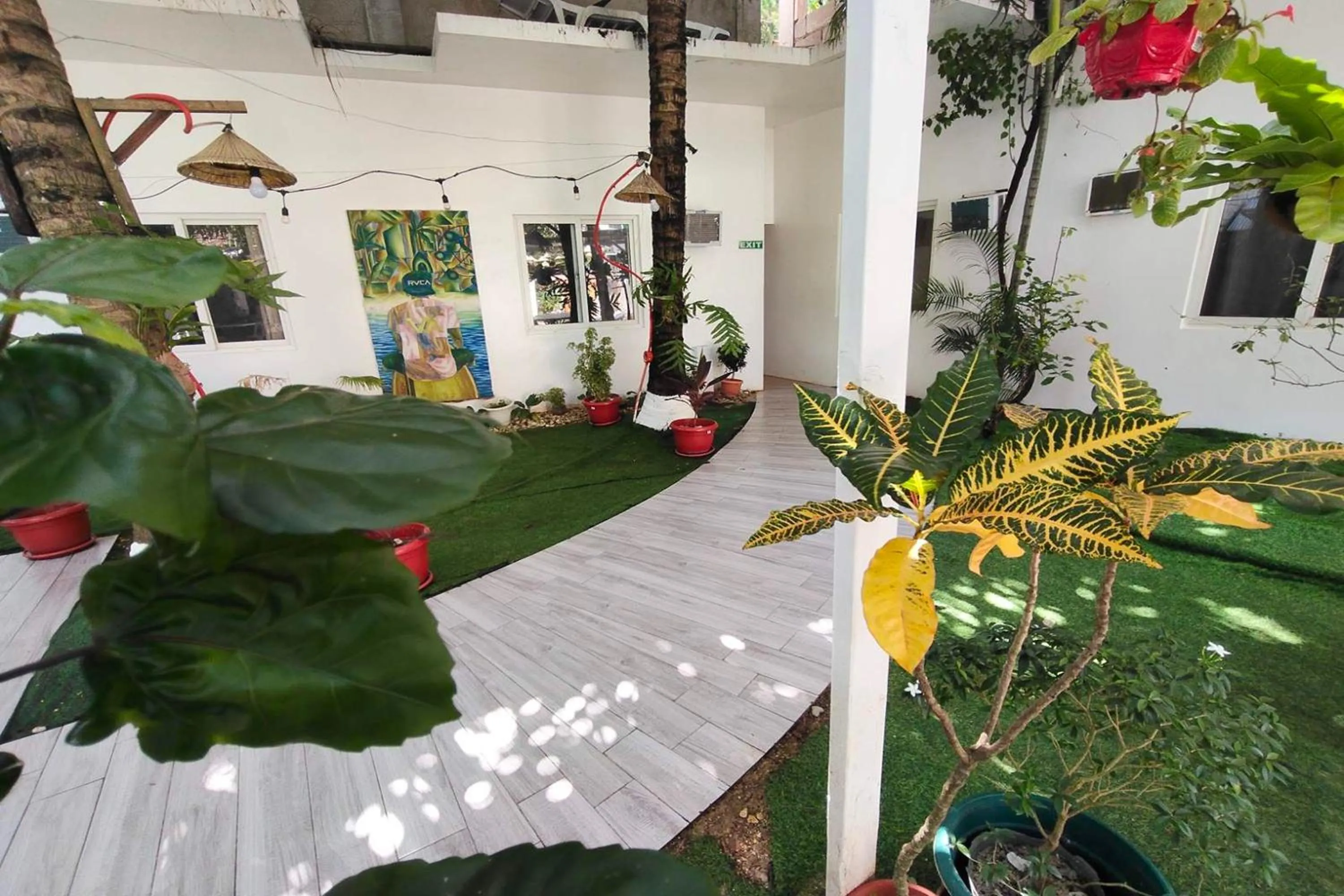 Property building in Boracay Backpackers