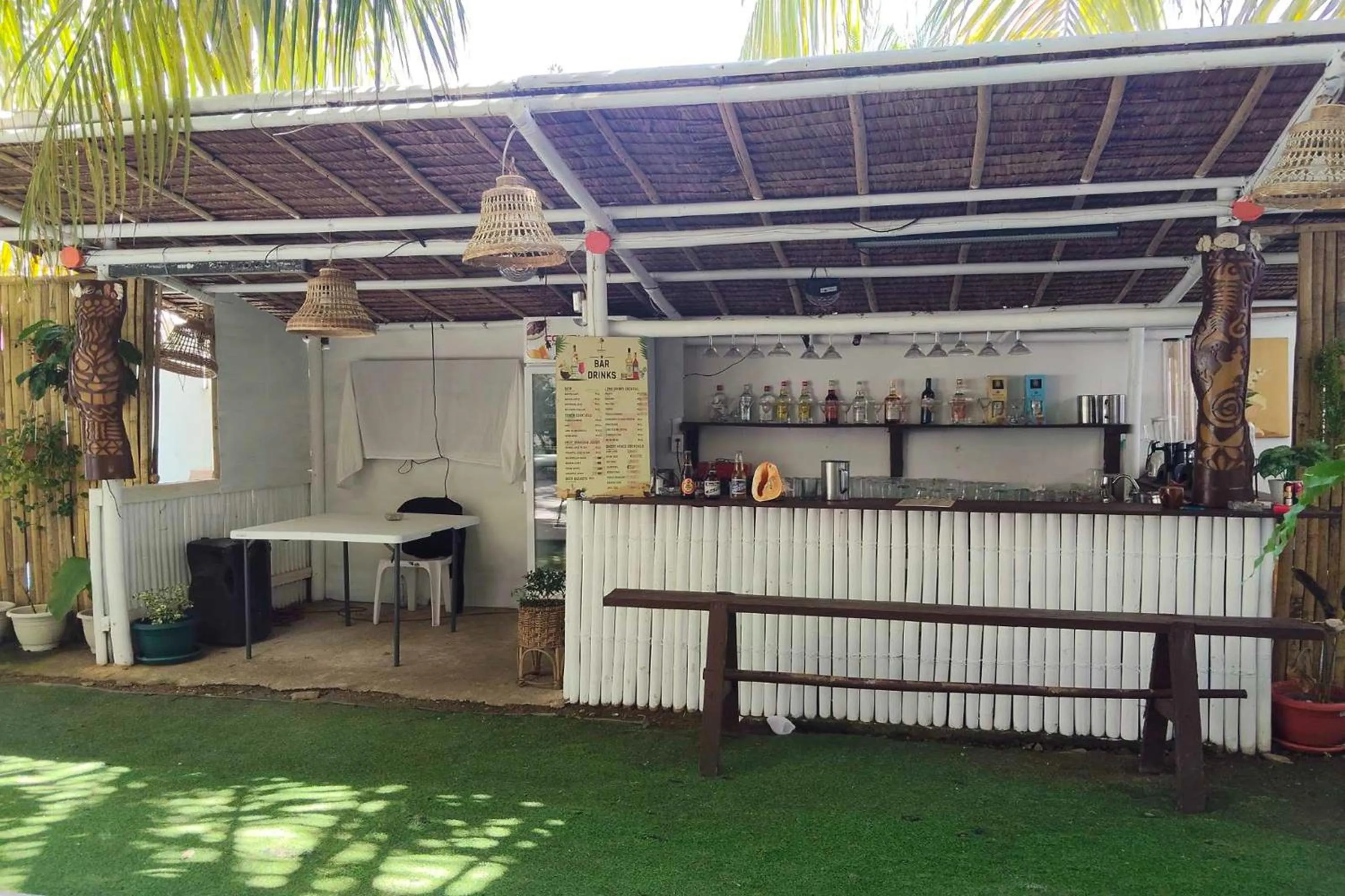 Restaurant/places to eat in Boracay Backpackers