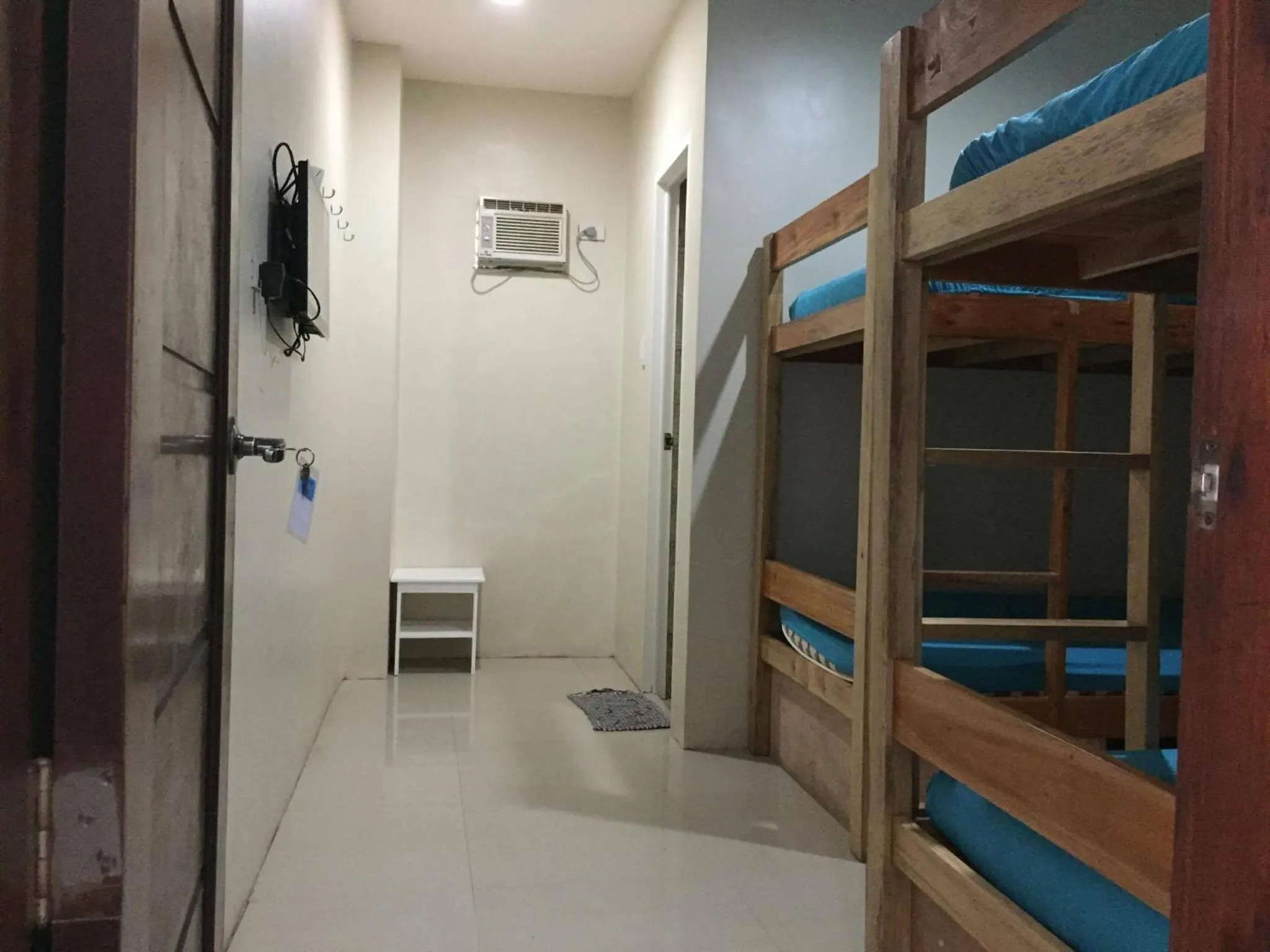 bunk bed in Boracay Backpackers