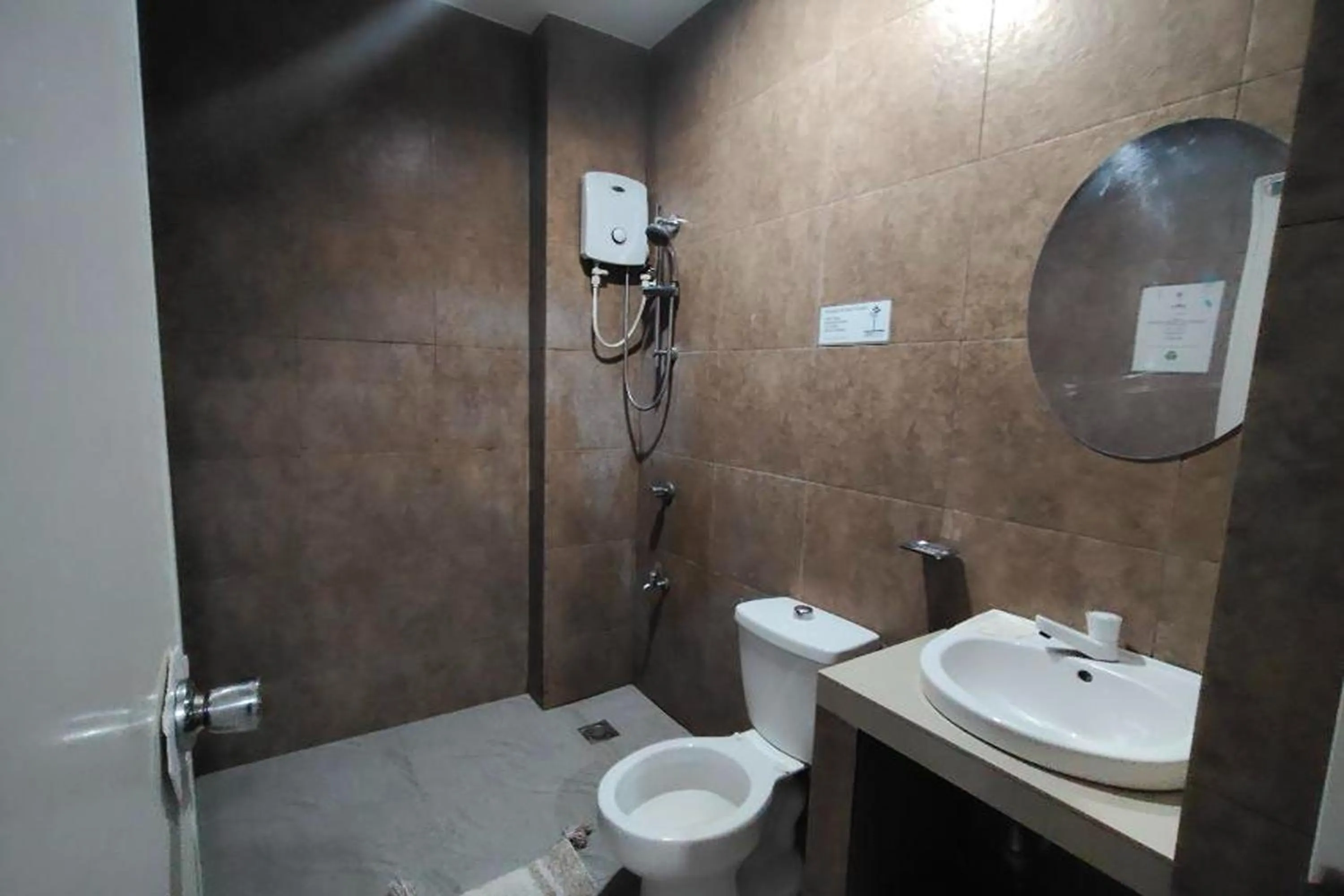 Bathroom in Boracay Backpackers