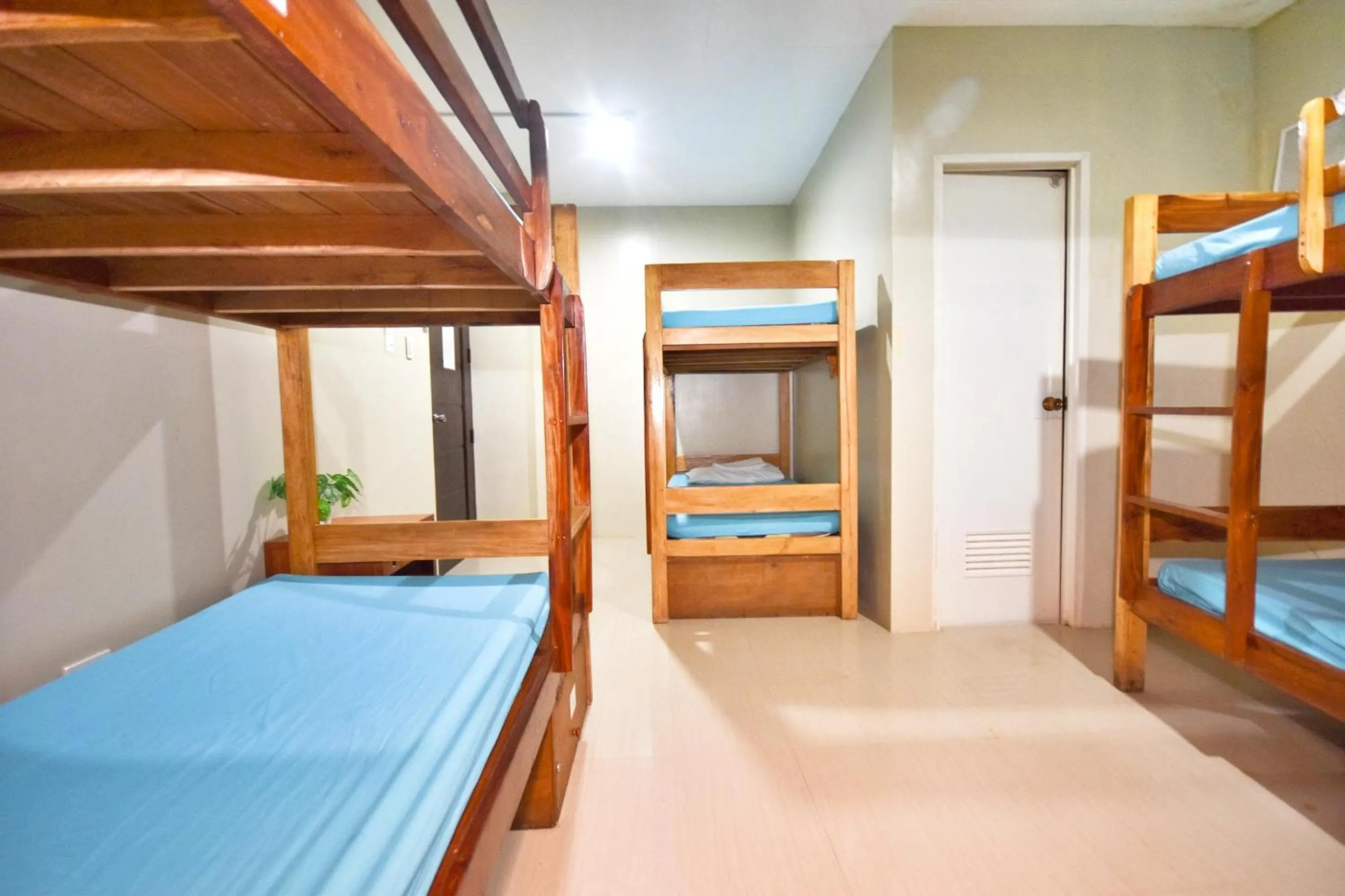 Bed in Boracay Backpackers