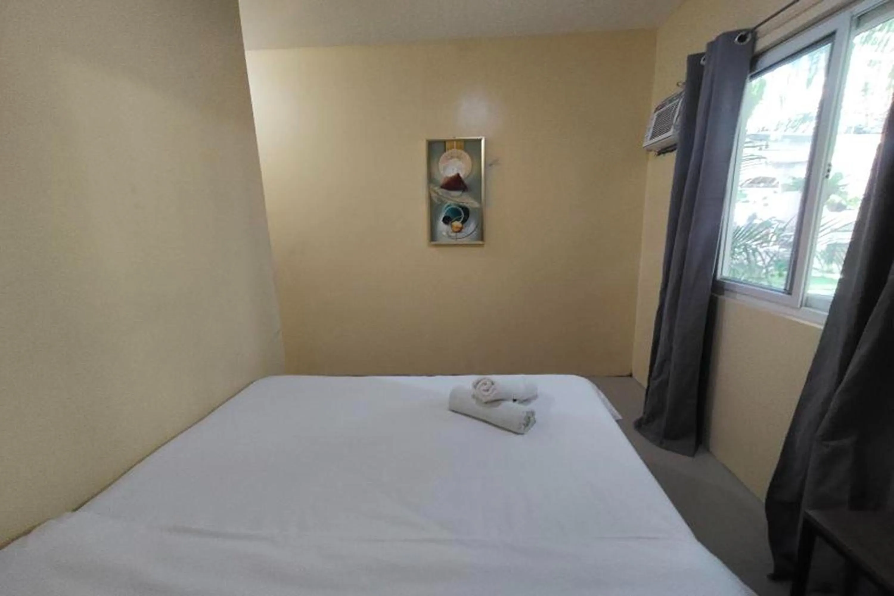 Bedroom, Bed in Boracay Backpackers