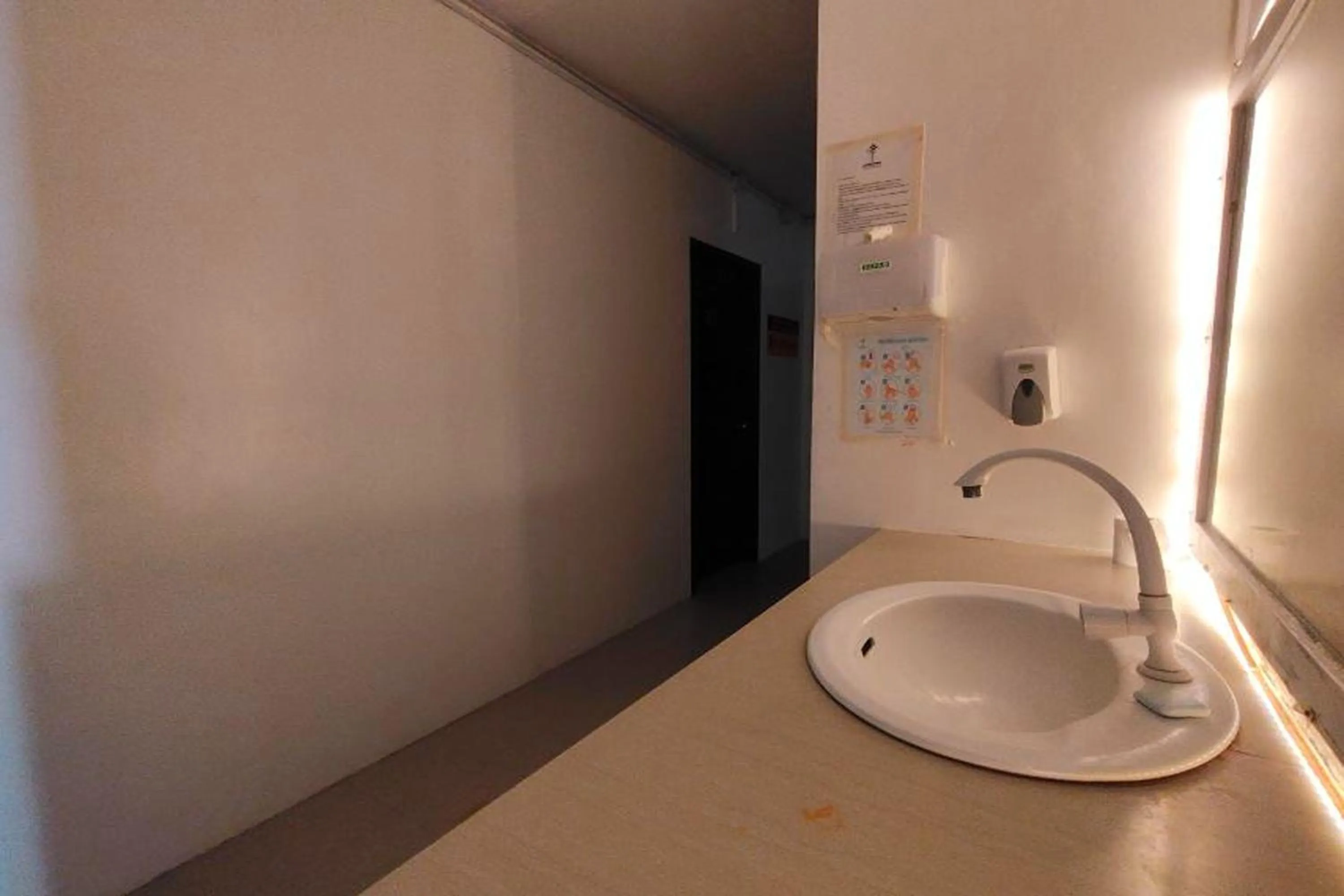 Bathroom in Boracay Backpackers