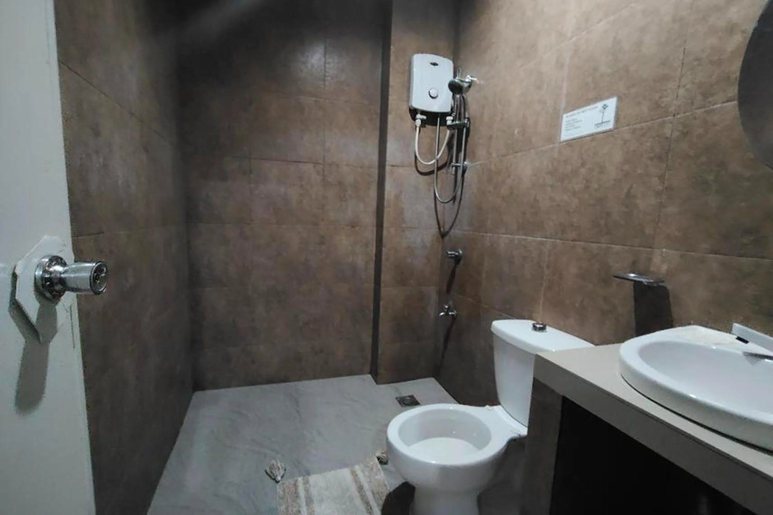 Bathroom in Boracay Backpackers