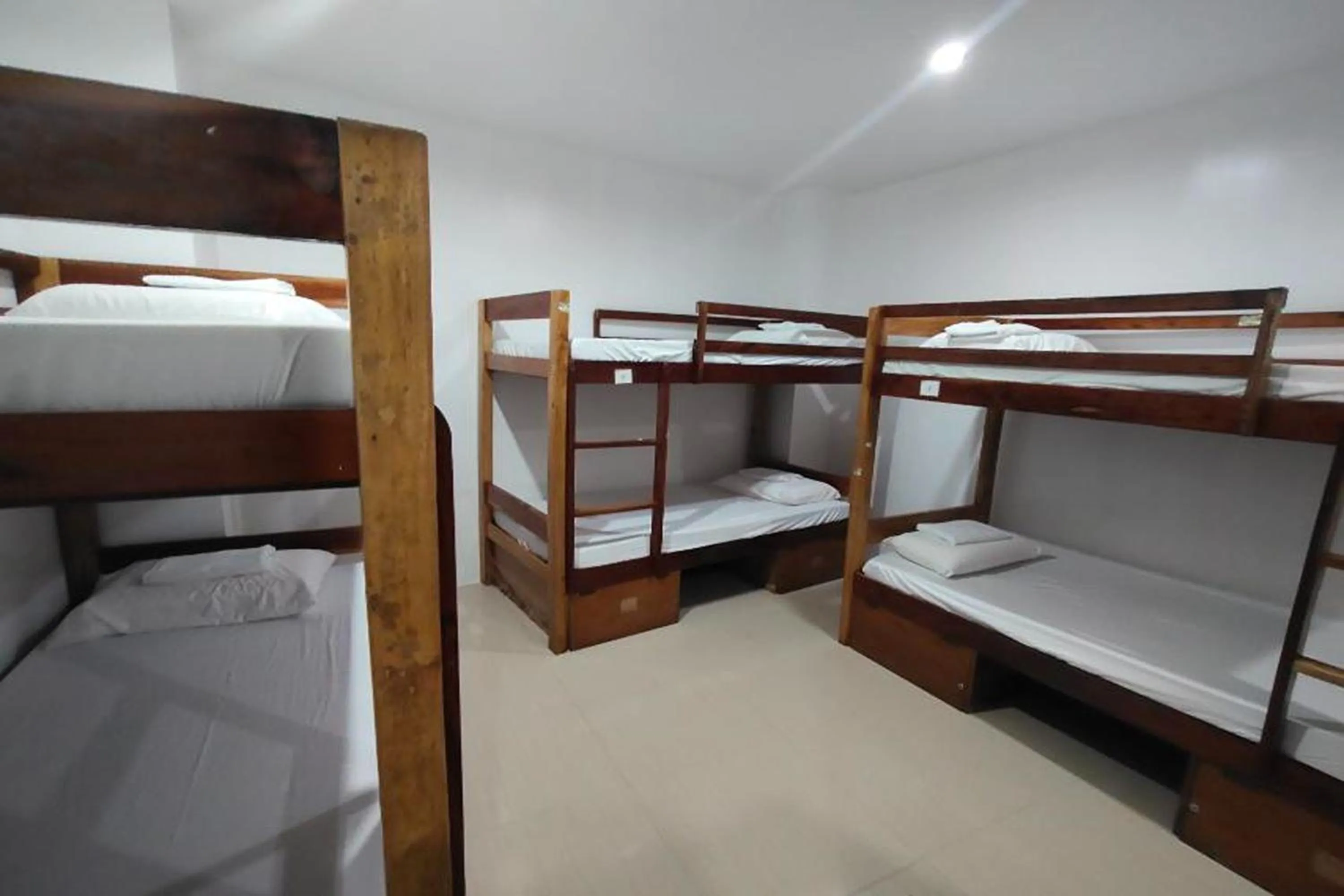 Photo of the whole room, Bed in Boracay Backpackers