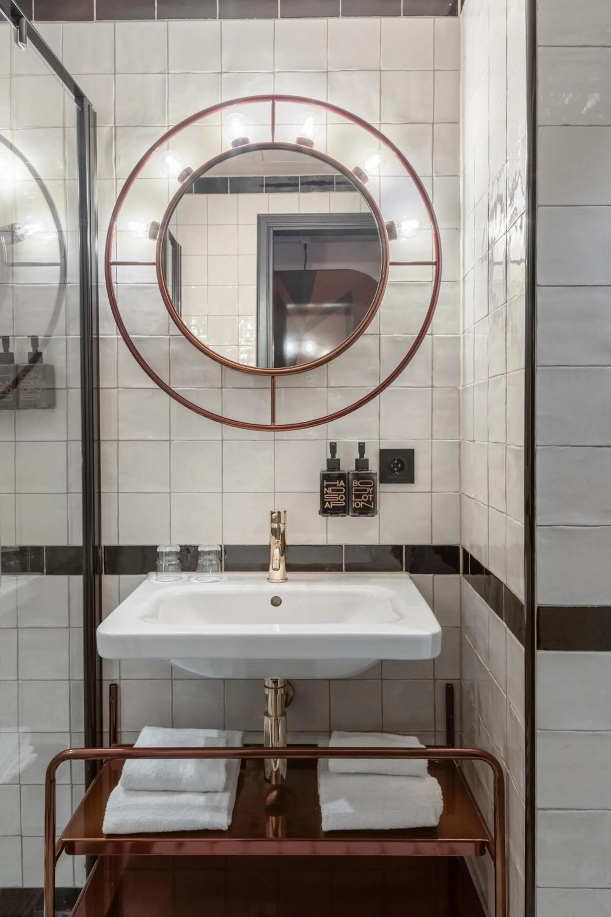 Shower in Haymarket by Scandic