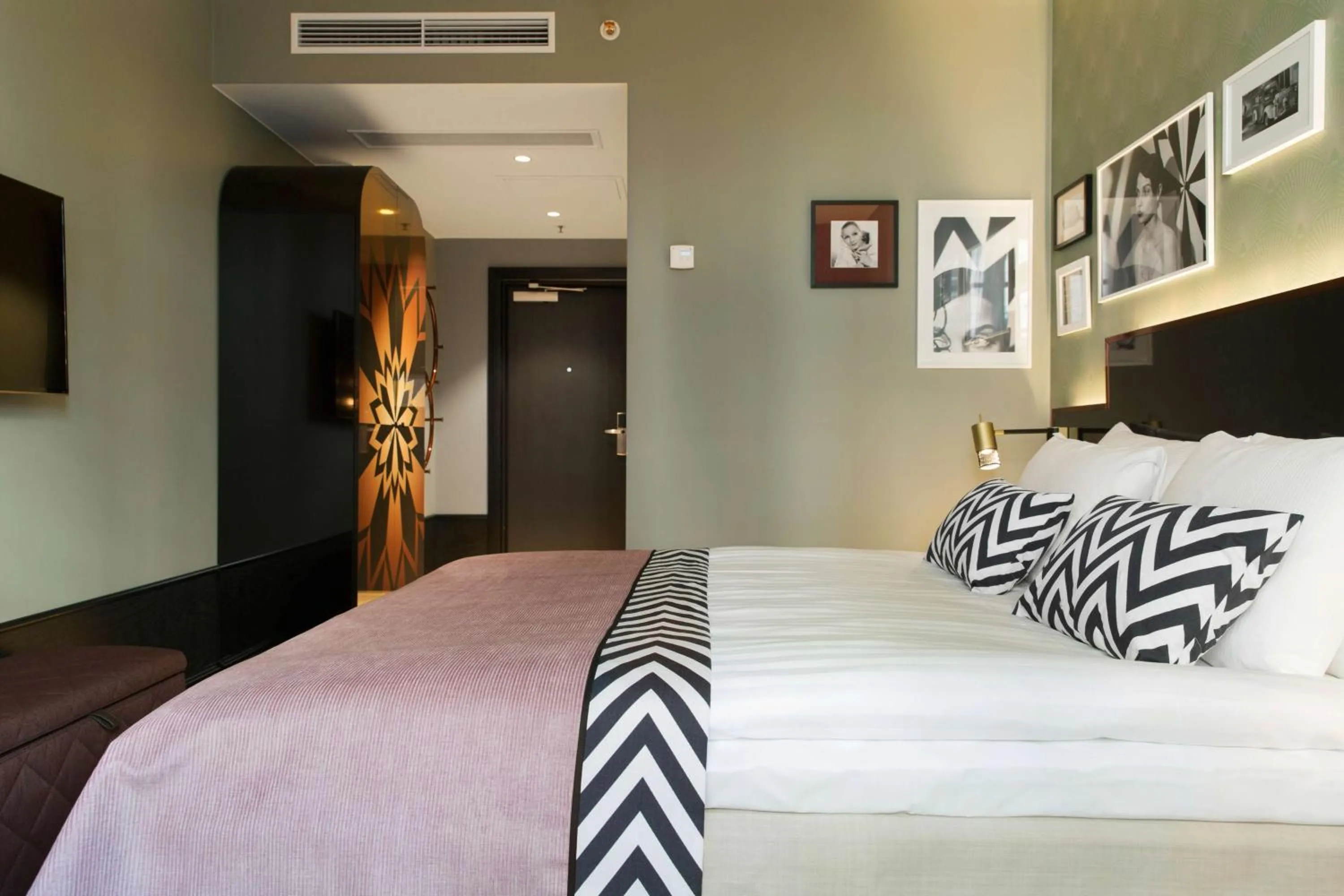 Photo of the whole room, Bed in Haymarket by Scandic