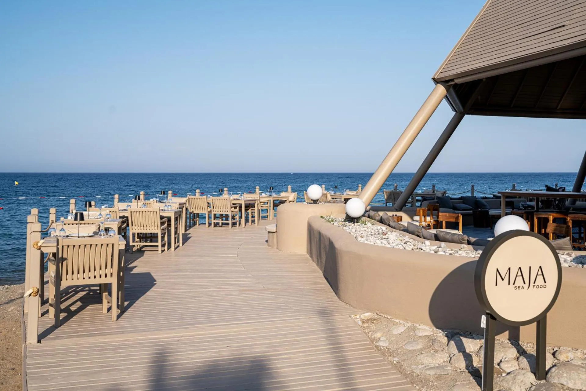 Restaurant/places to eat in Balmy Foresta