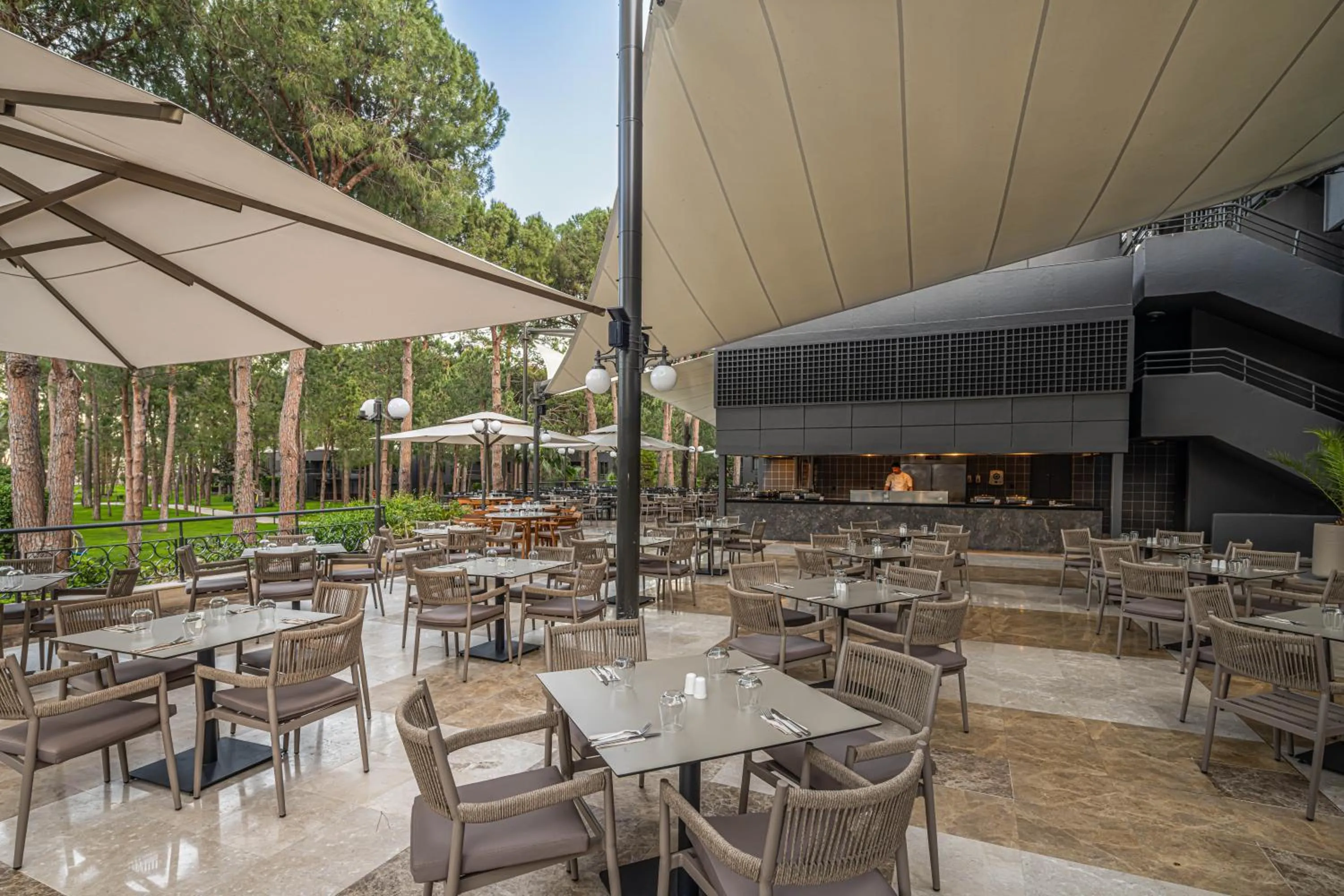 Restaurant/places to eat in Balmy Foresta