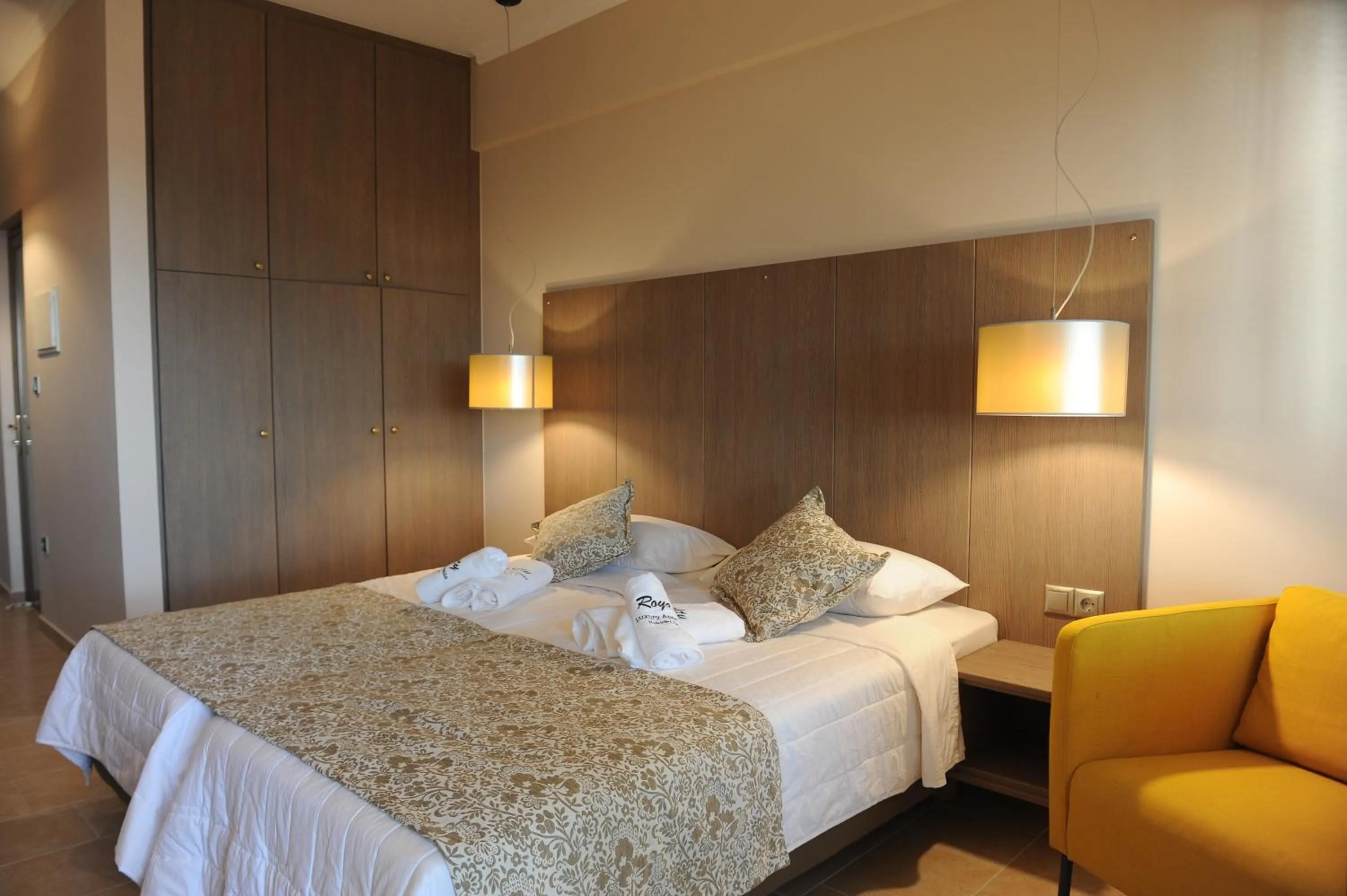 Bed in Royalty Suites Seaside