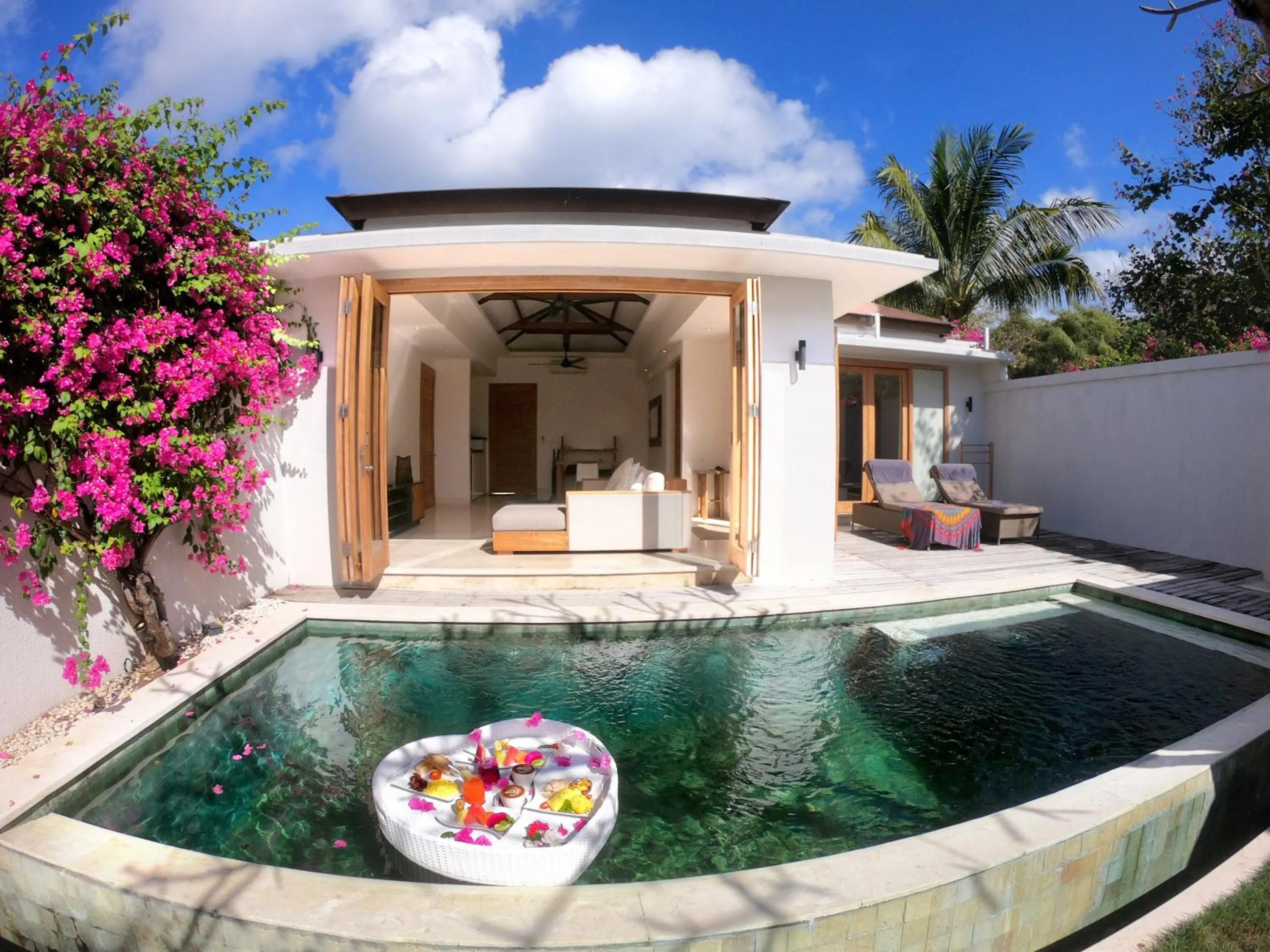 Swimming pool in Kokomo Resort Gili Gede