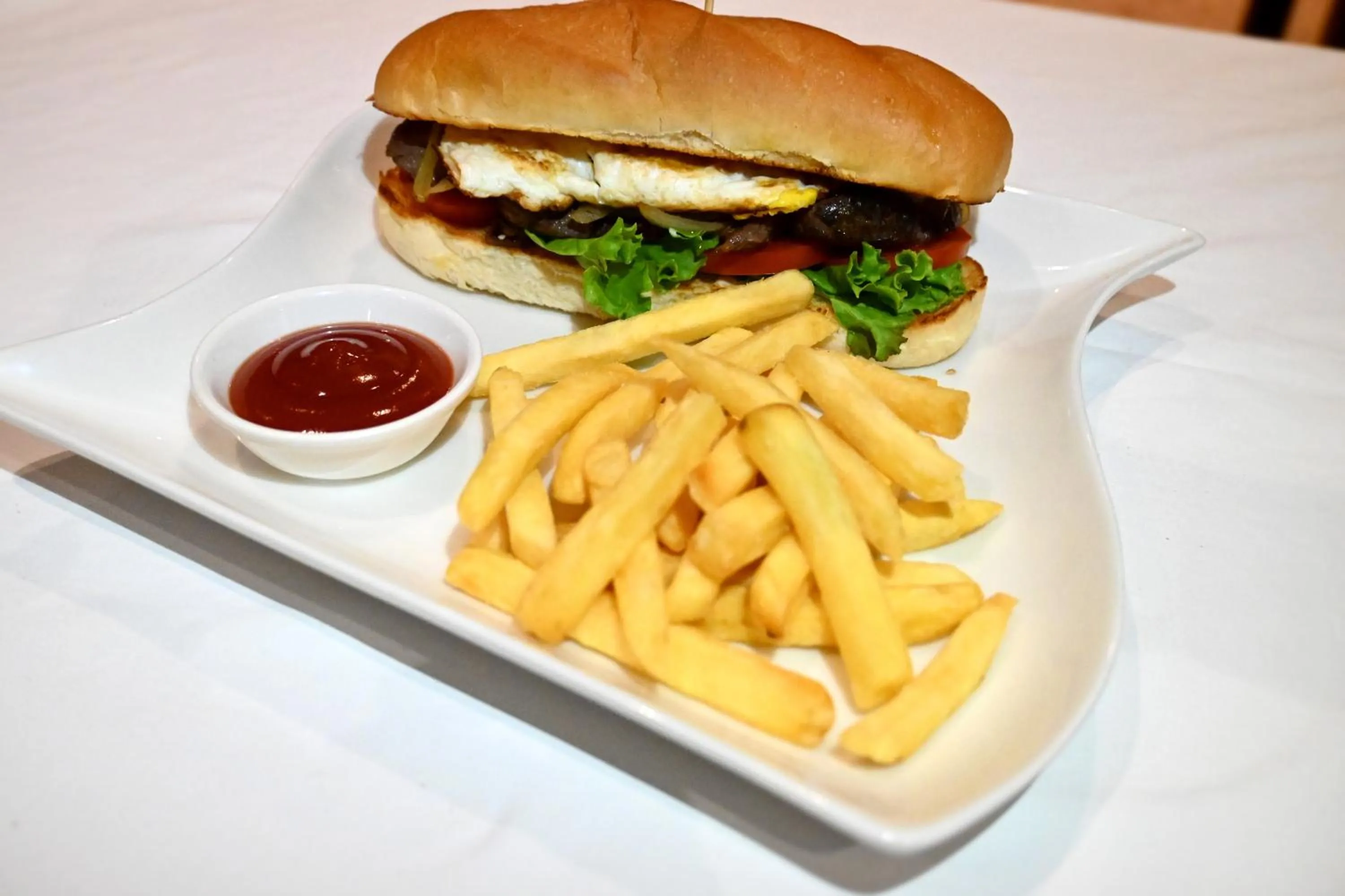 Food in Kokomo Resort Gili Gede