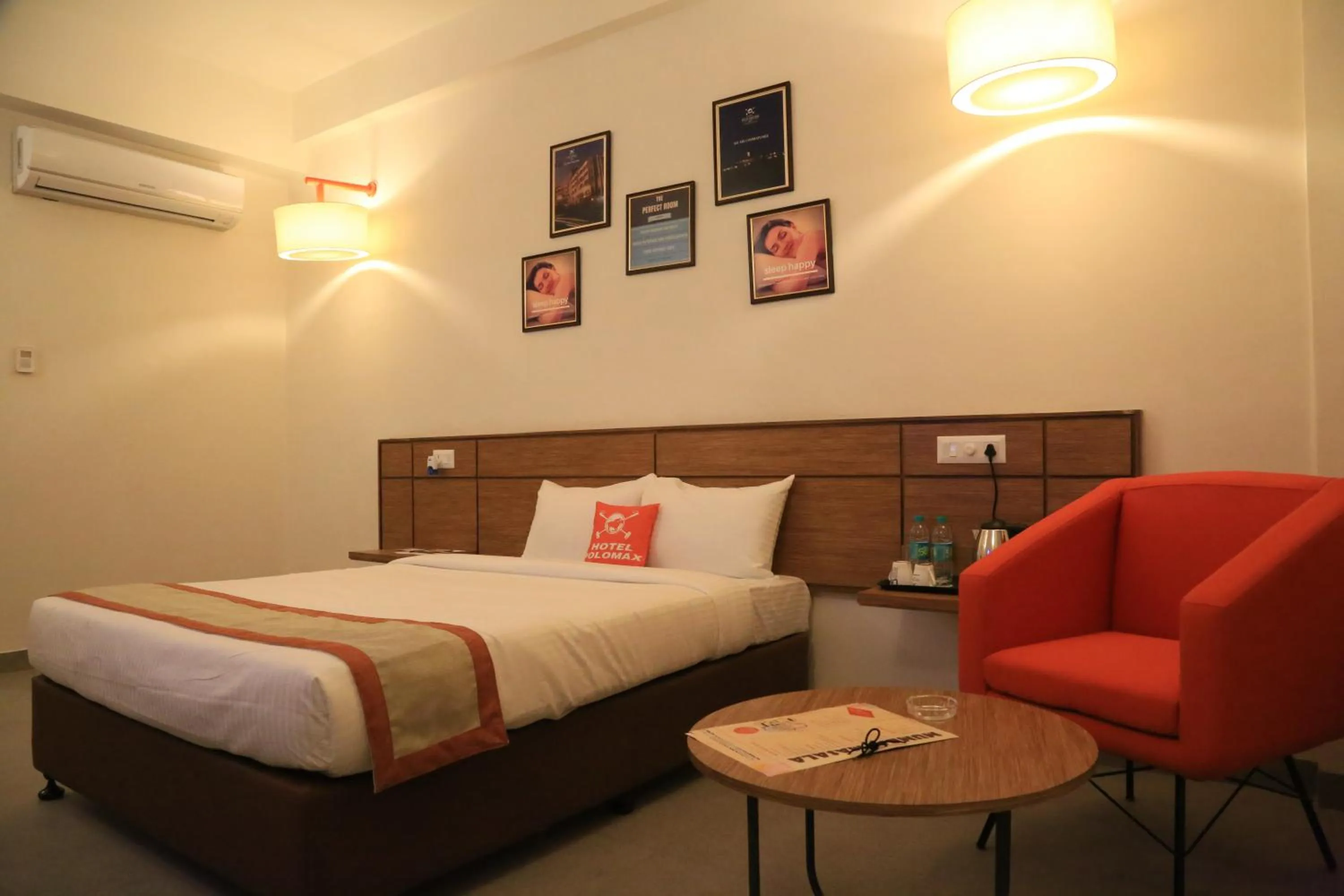 Bedroom, Bed in Max Hotels Jabalpur