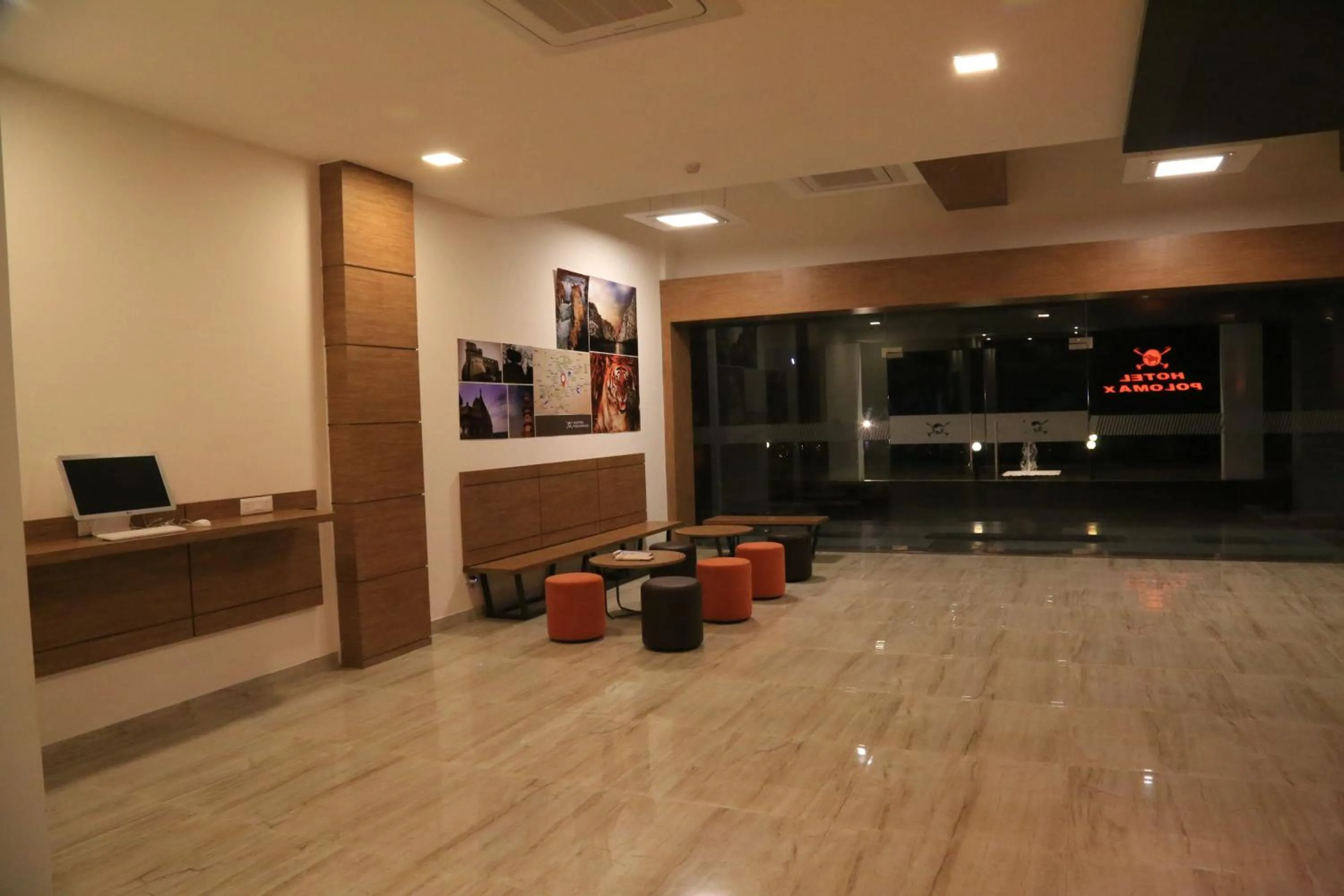 Lobby or reception in Max Hotels Jabalpur