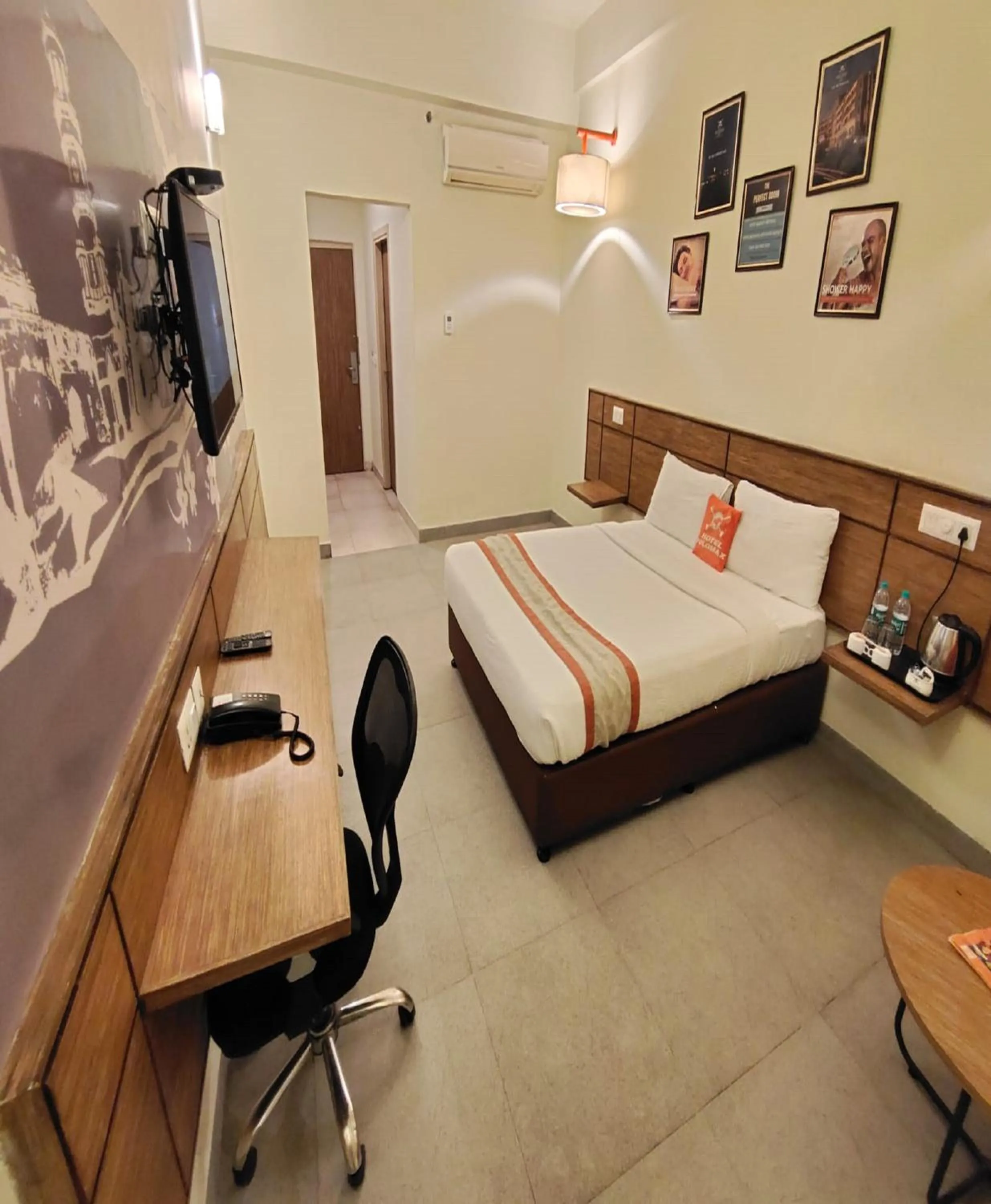 Bedroom, Bed in Max Hotels Jabalpur