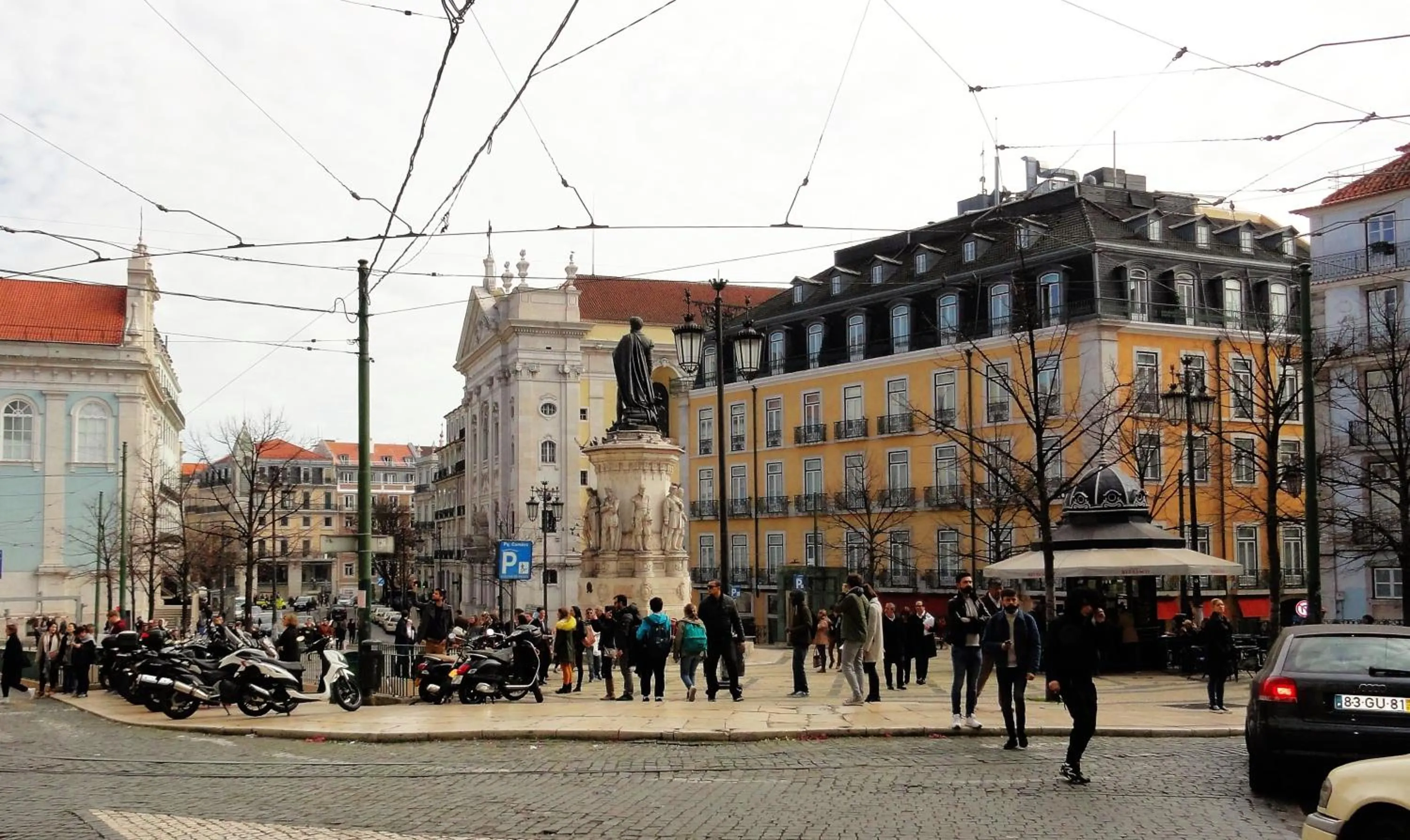 Neighbourhood in Chiado Lisbon Apartment