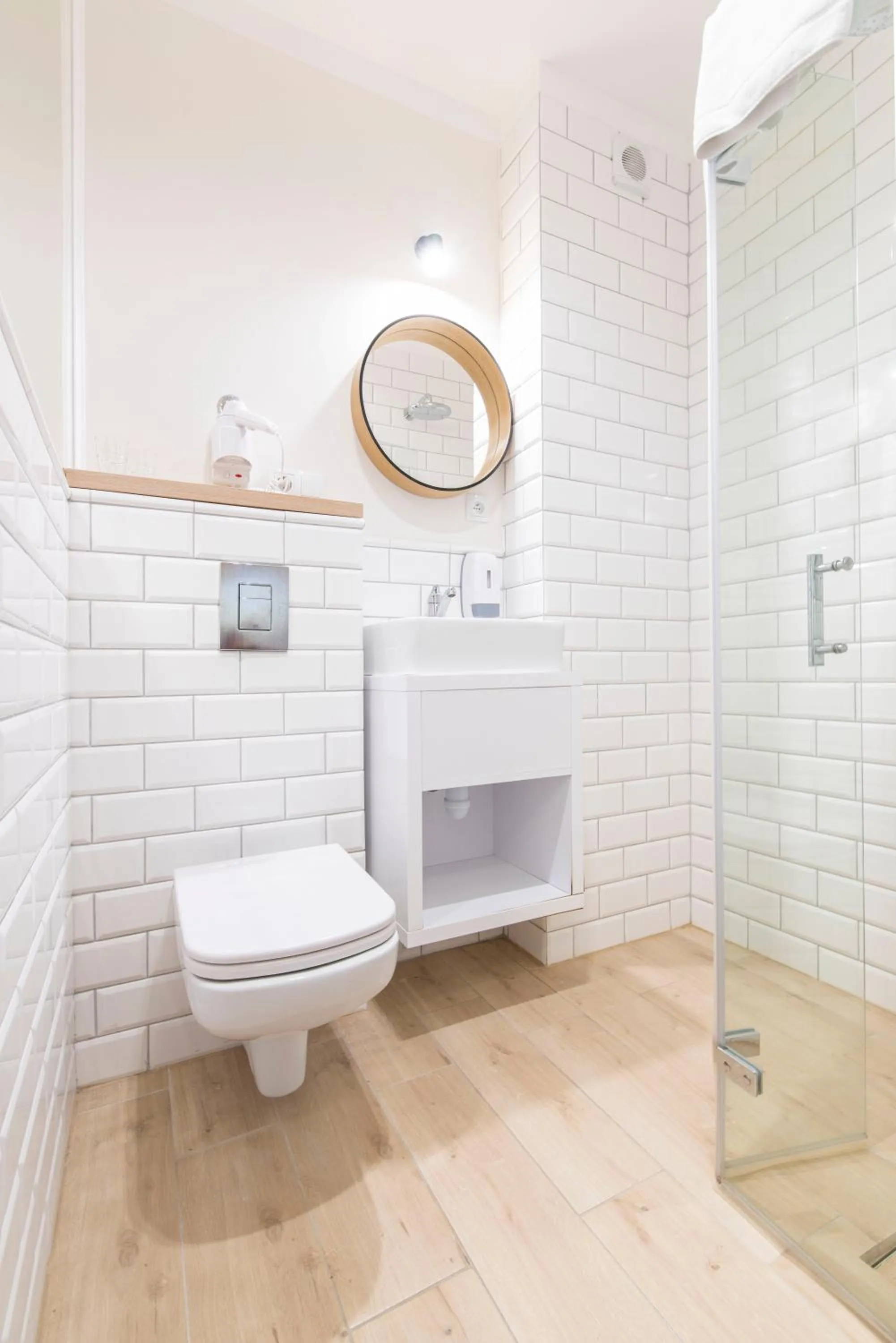 Shower in Hotel Tajty