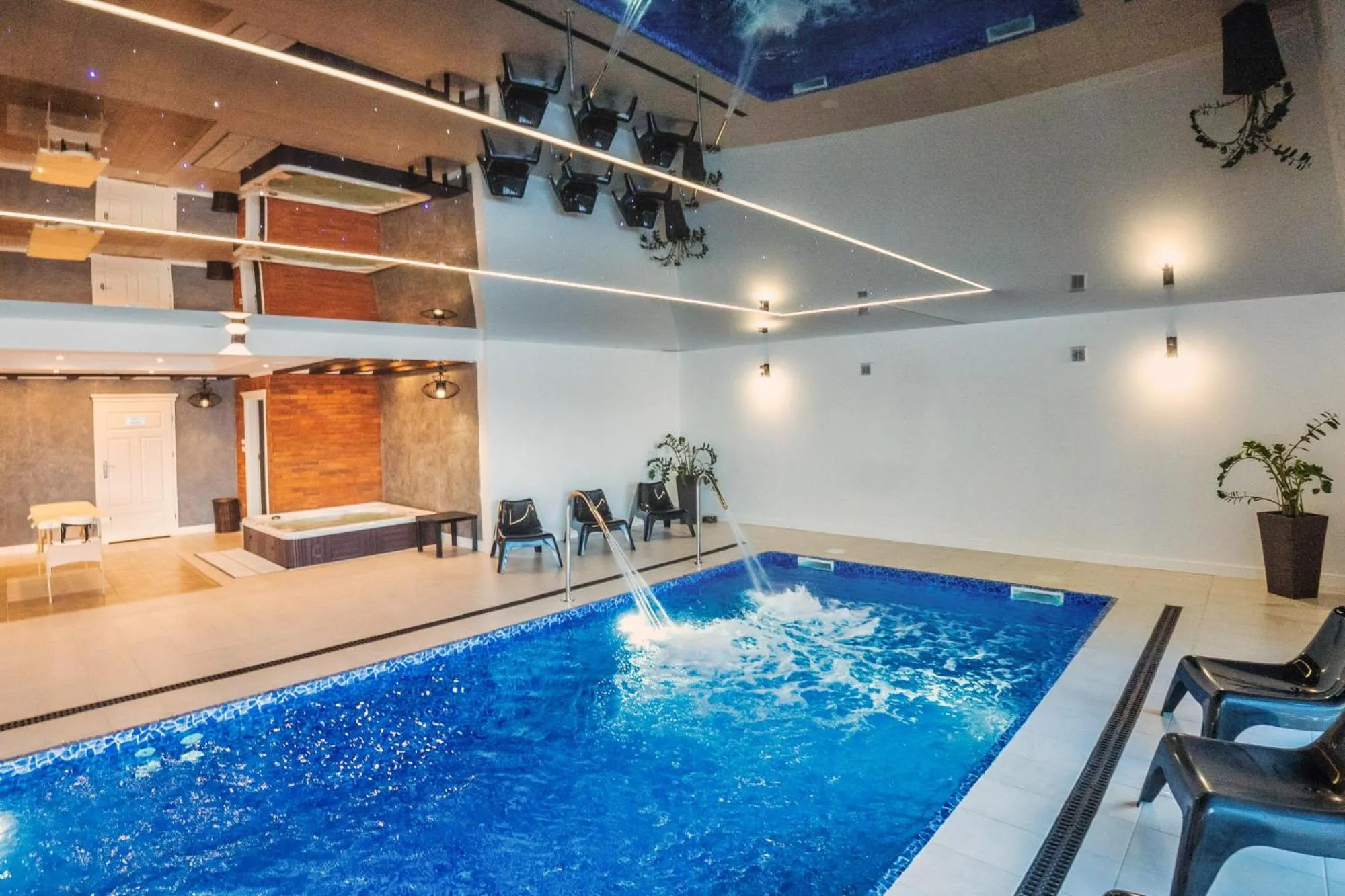 Swimming pool in Hotel Tajty