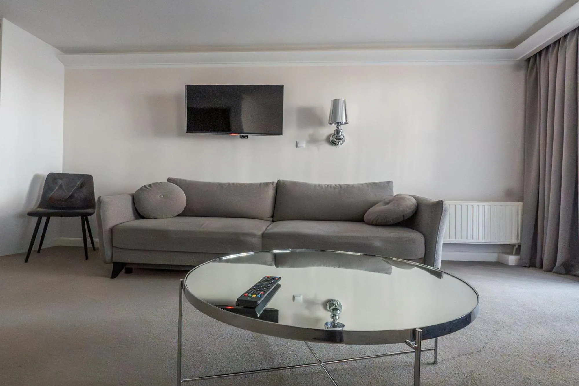 Photo of the whole room in Hotel Tajty