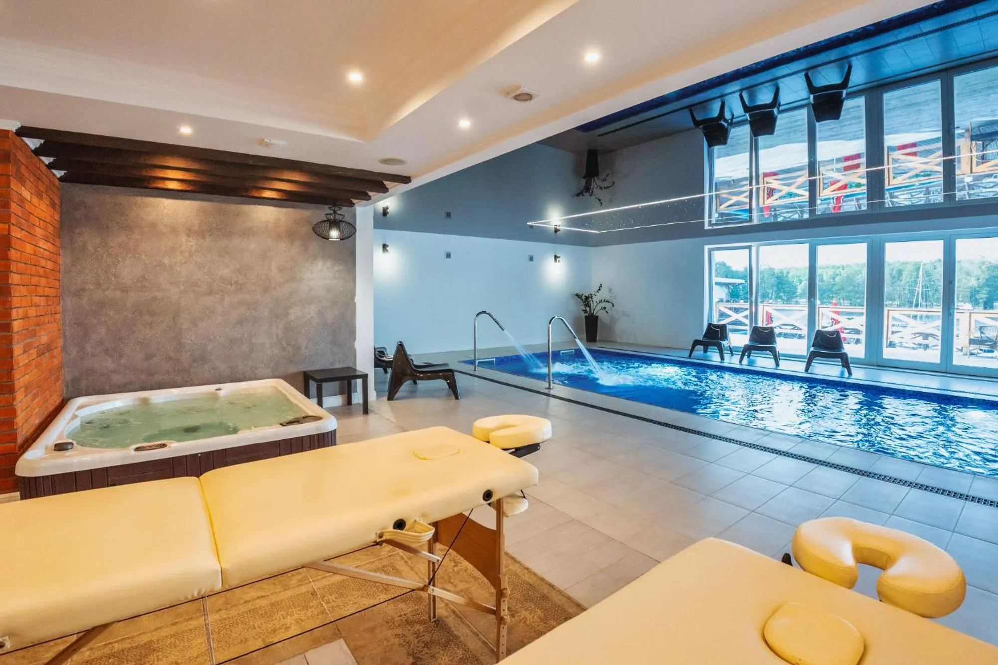 Swimming pool in Hotel Tajty